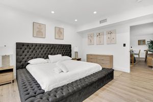 Alquiler Vacacional - Luxurious 4BR 3BA Retreat in Coconut Grove w/ Pool, Parking, Covered Patio