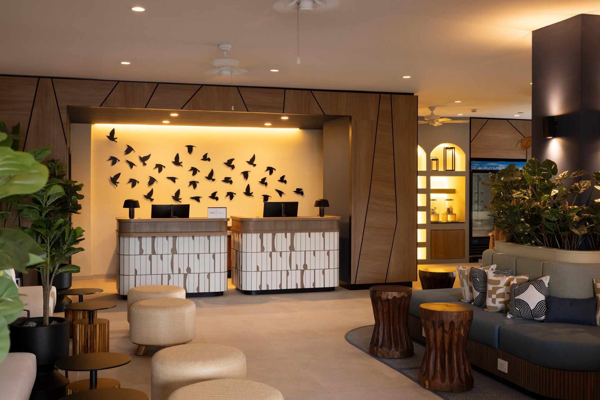 Vista Lobby voco Surfside Aruba by IHG