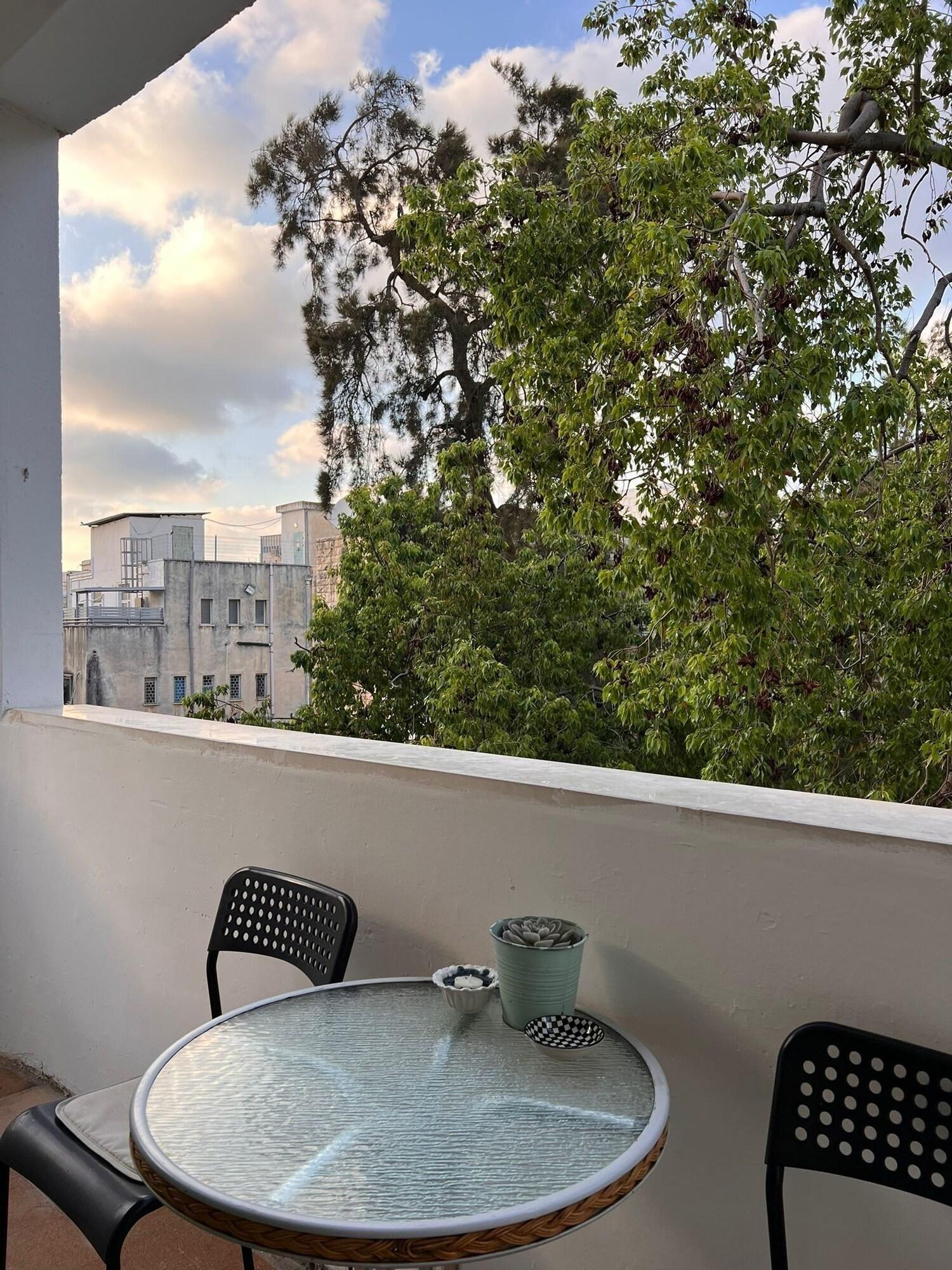 Varios Eden Hotel