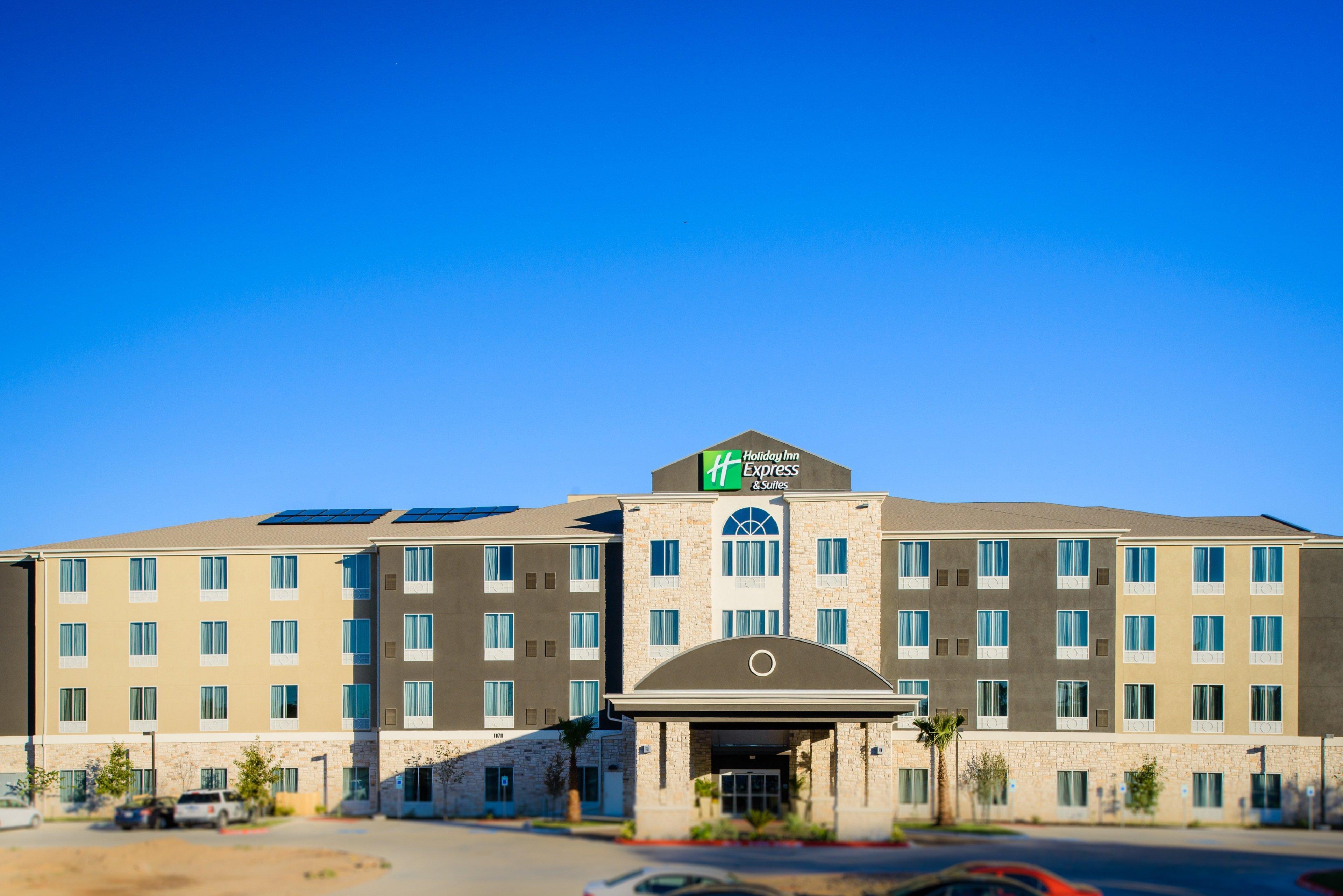 Vista Exterior Holiday Inn Express & Suites Austin NW - Arboretum Area by IHG