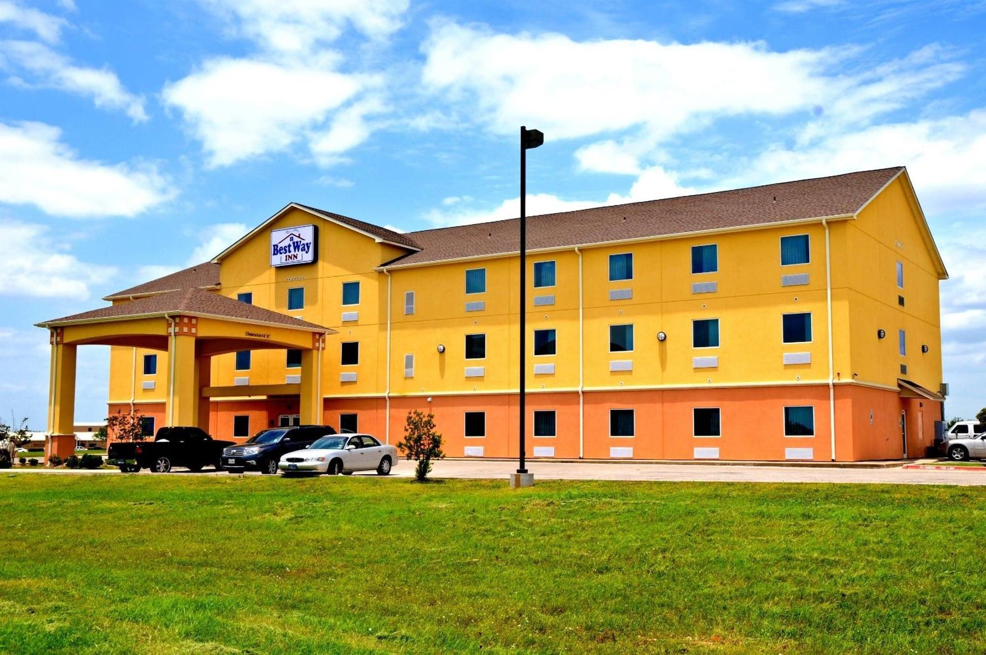 Vista Exterior Best Way Inn Cleburne TX