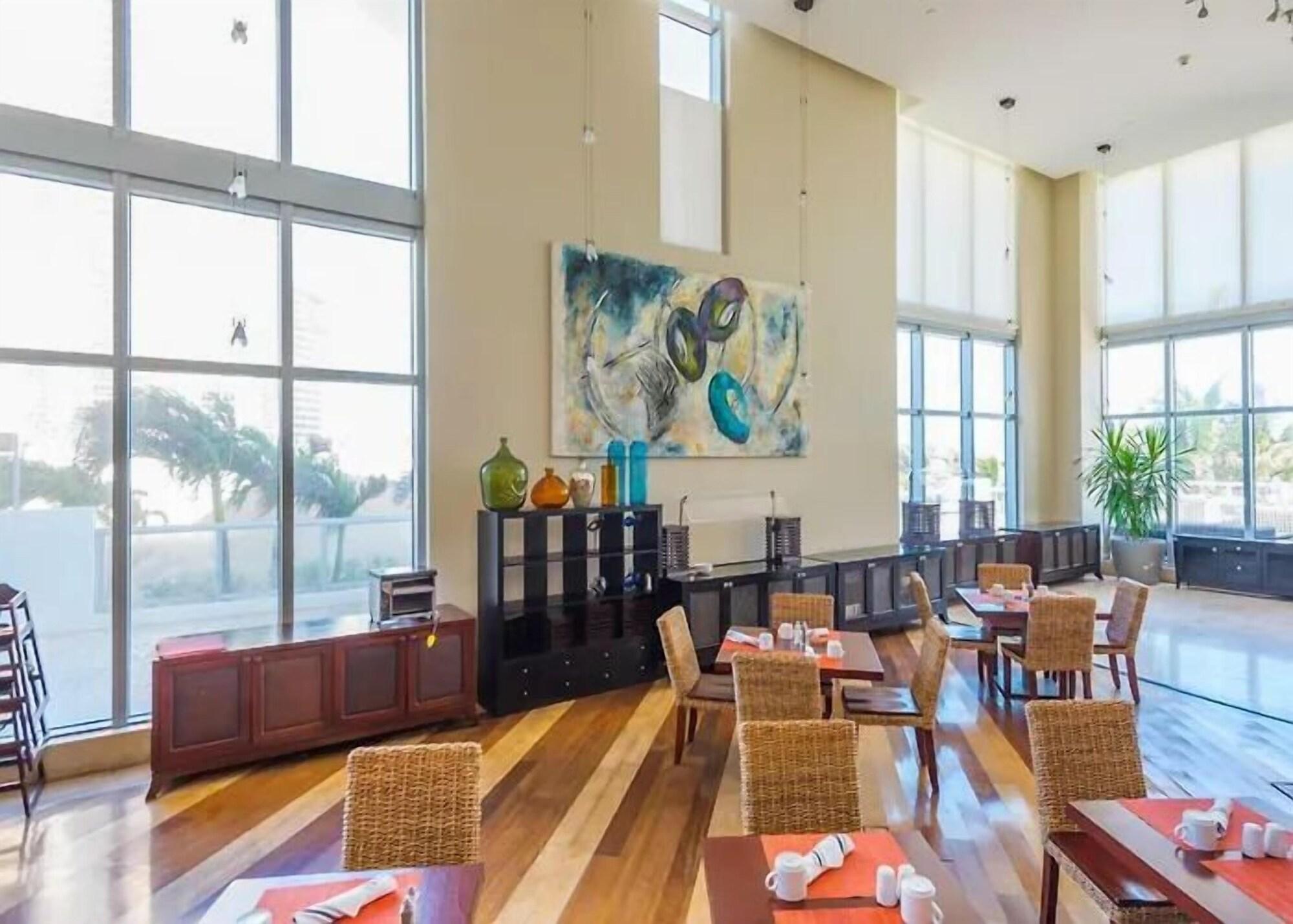 Vista Lobby Marenas Beach Resort