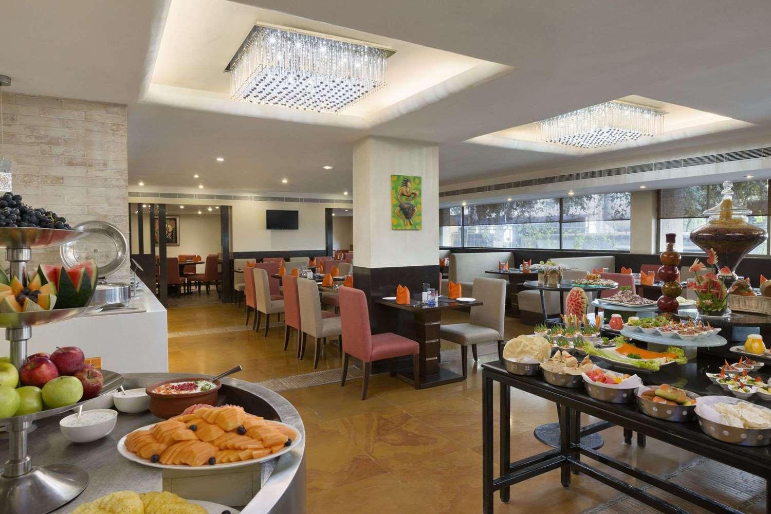 Restaurant Ramada by Wyndham Chennai Egmore
