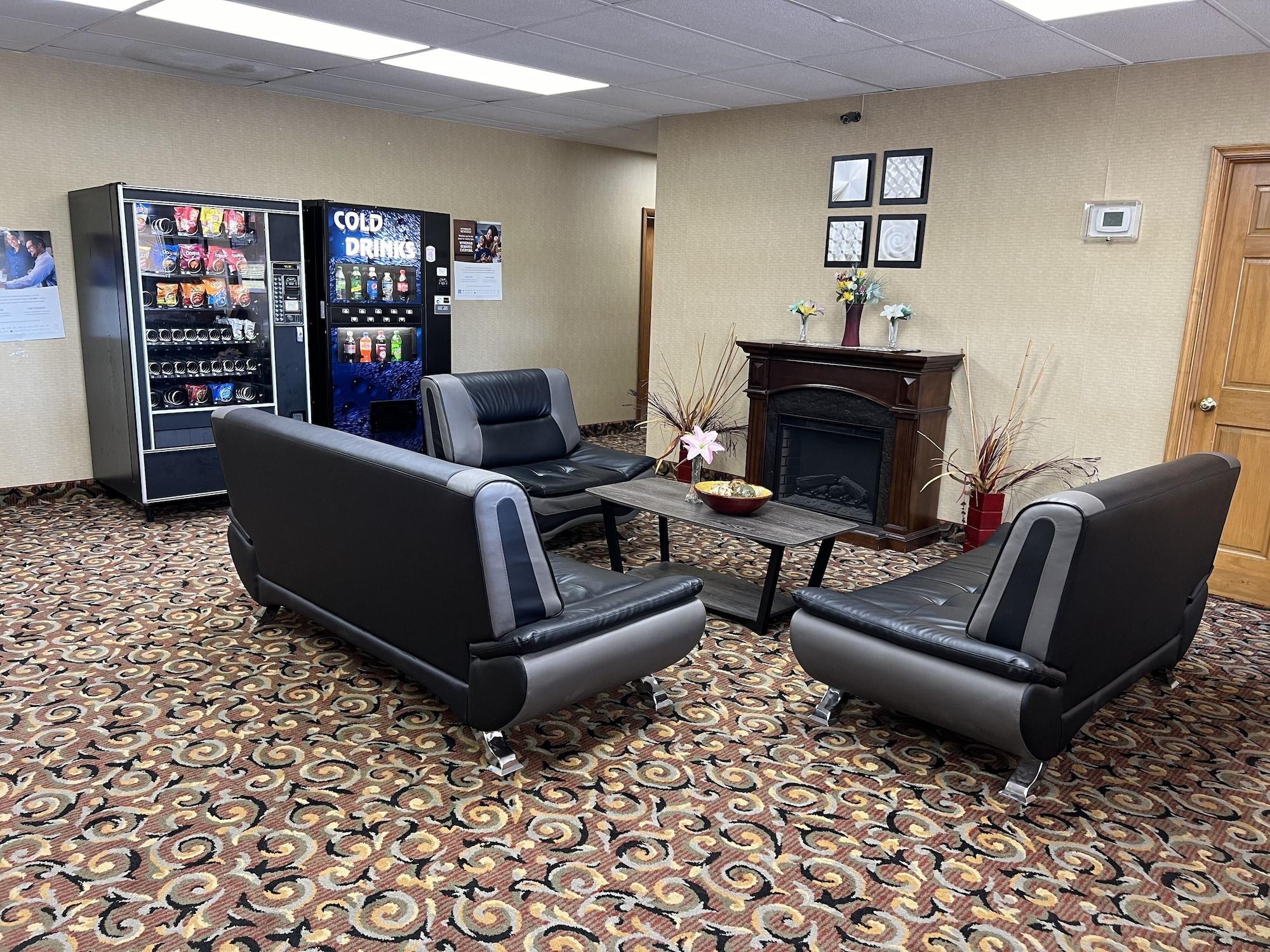 Vista Lobby Days Inn by Wyndham Staunton