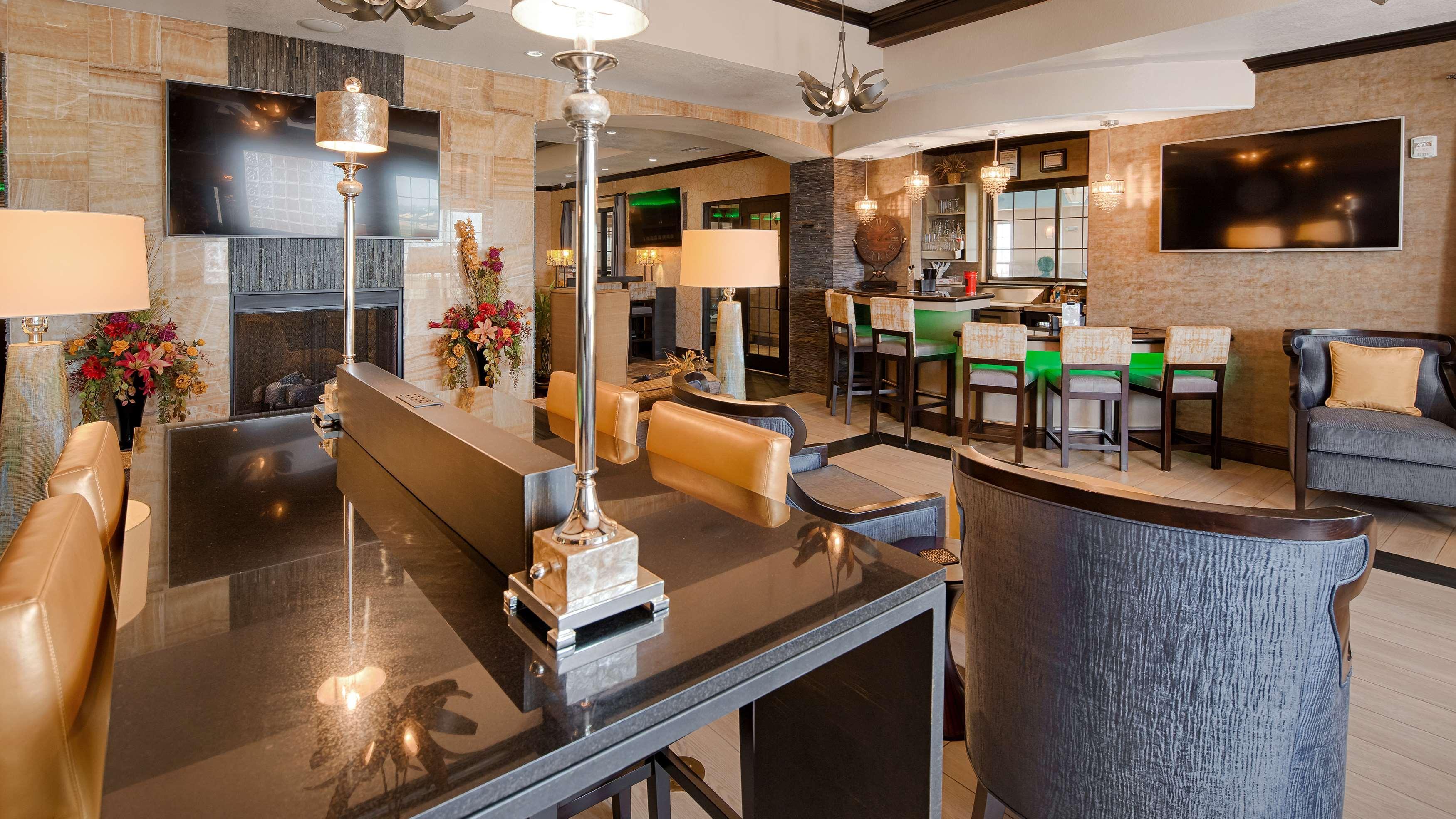 Vista Lobby Best Western Plus Emerald Inn & Suites