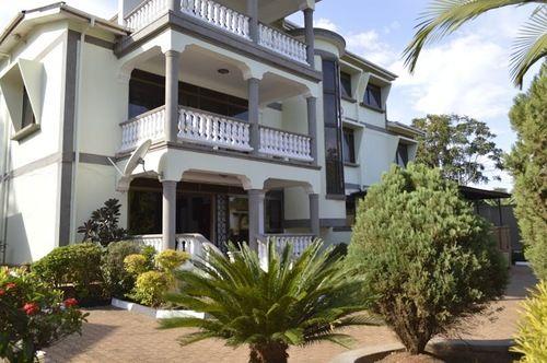Vista Exterior Alfa Hotel Munyonyo