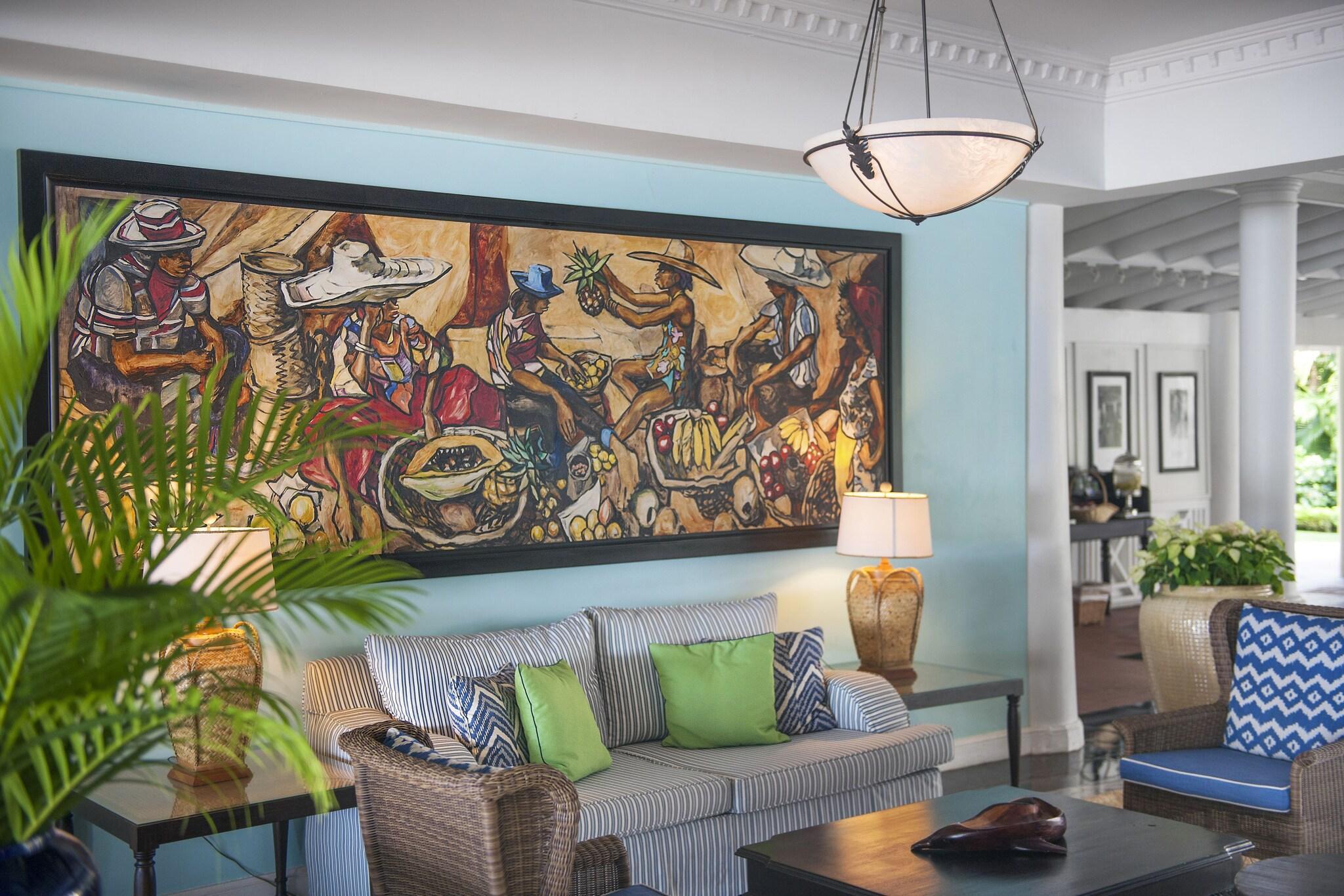 Vista Lobby Half Moon