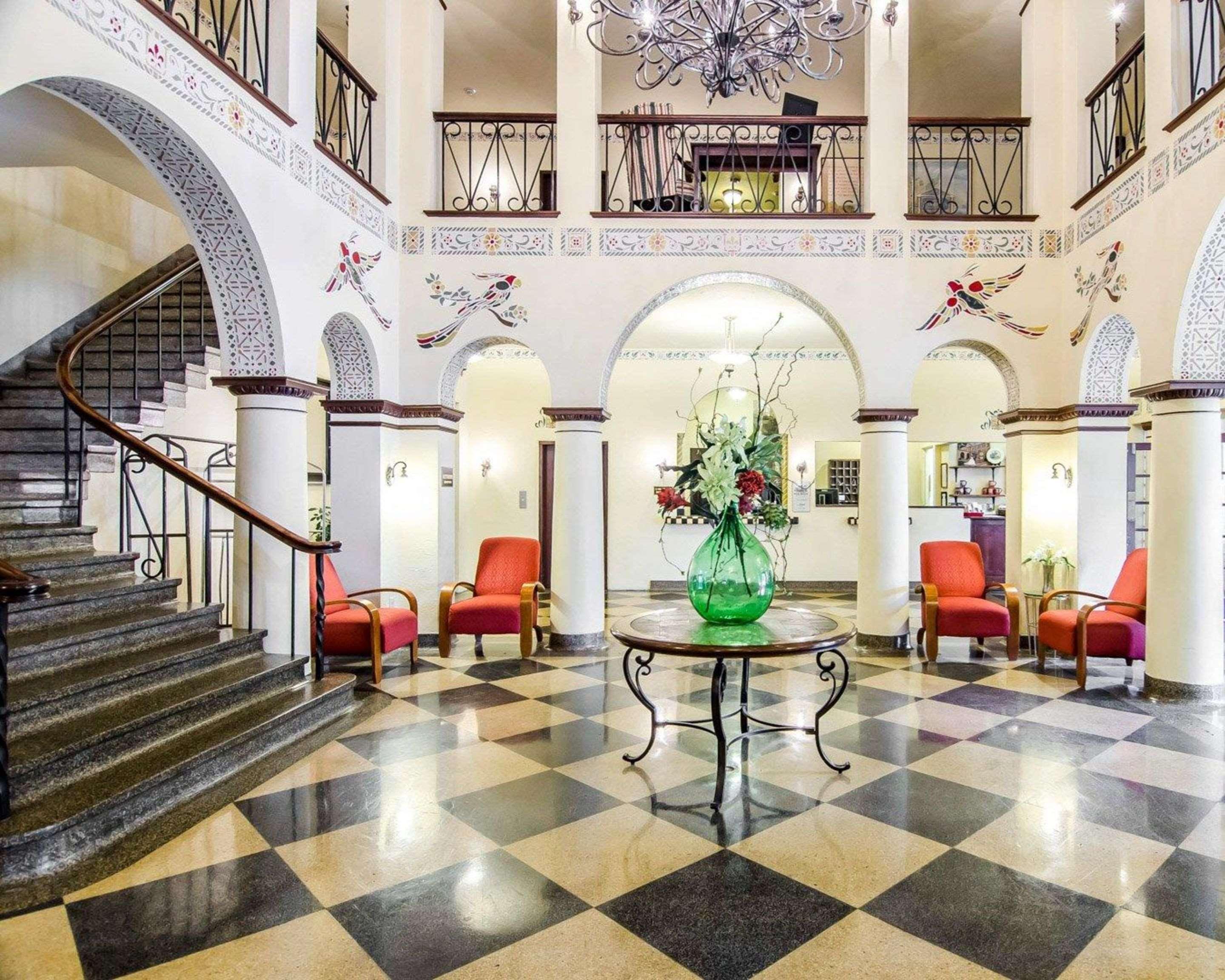 Vista Lobby 1929 Hotel Seville