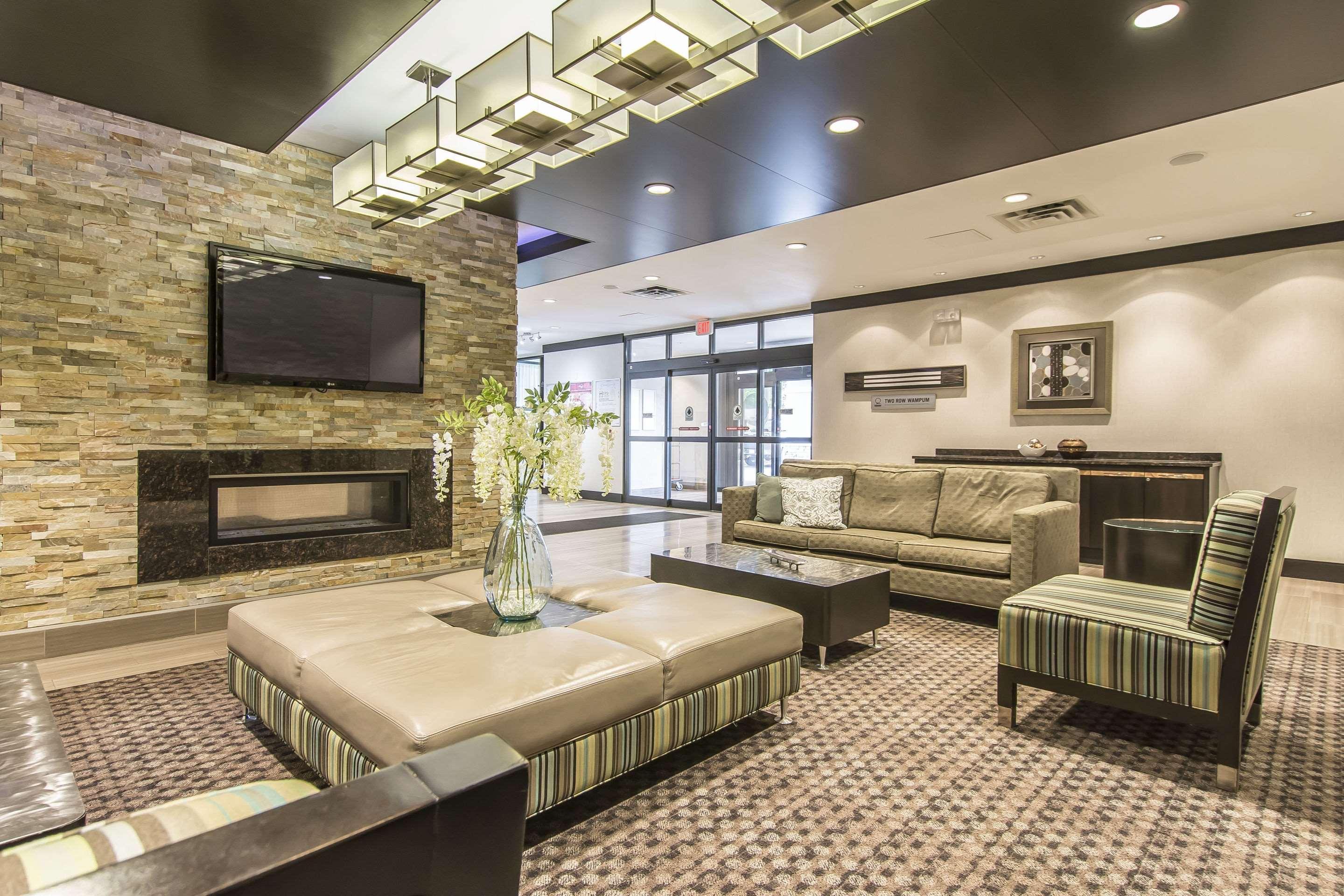 Vista Lobby Quattro Hotel & Conference Centre, Ascend Hotel Collection