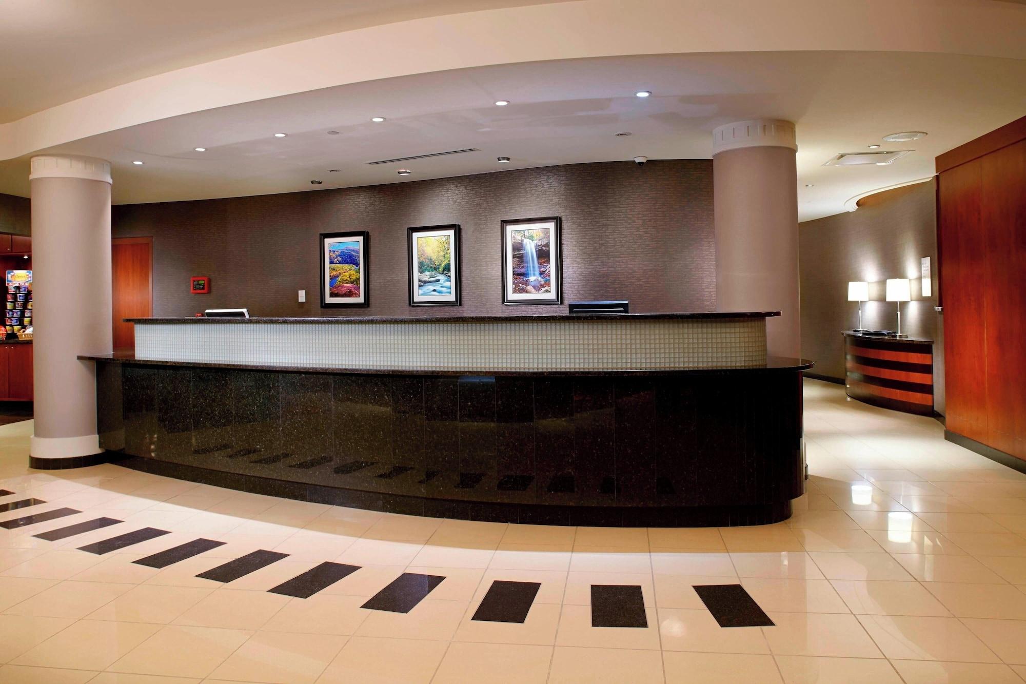 Vista Lobby Courtyard by Marriott Pittsburgh Greensburg