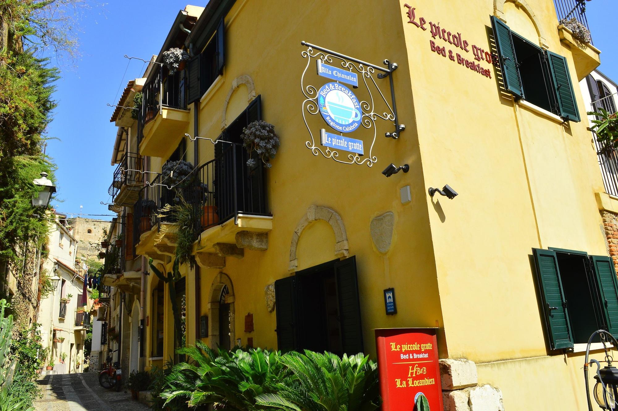 Vista Exterior Le Piccole Grotte