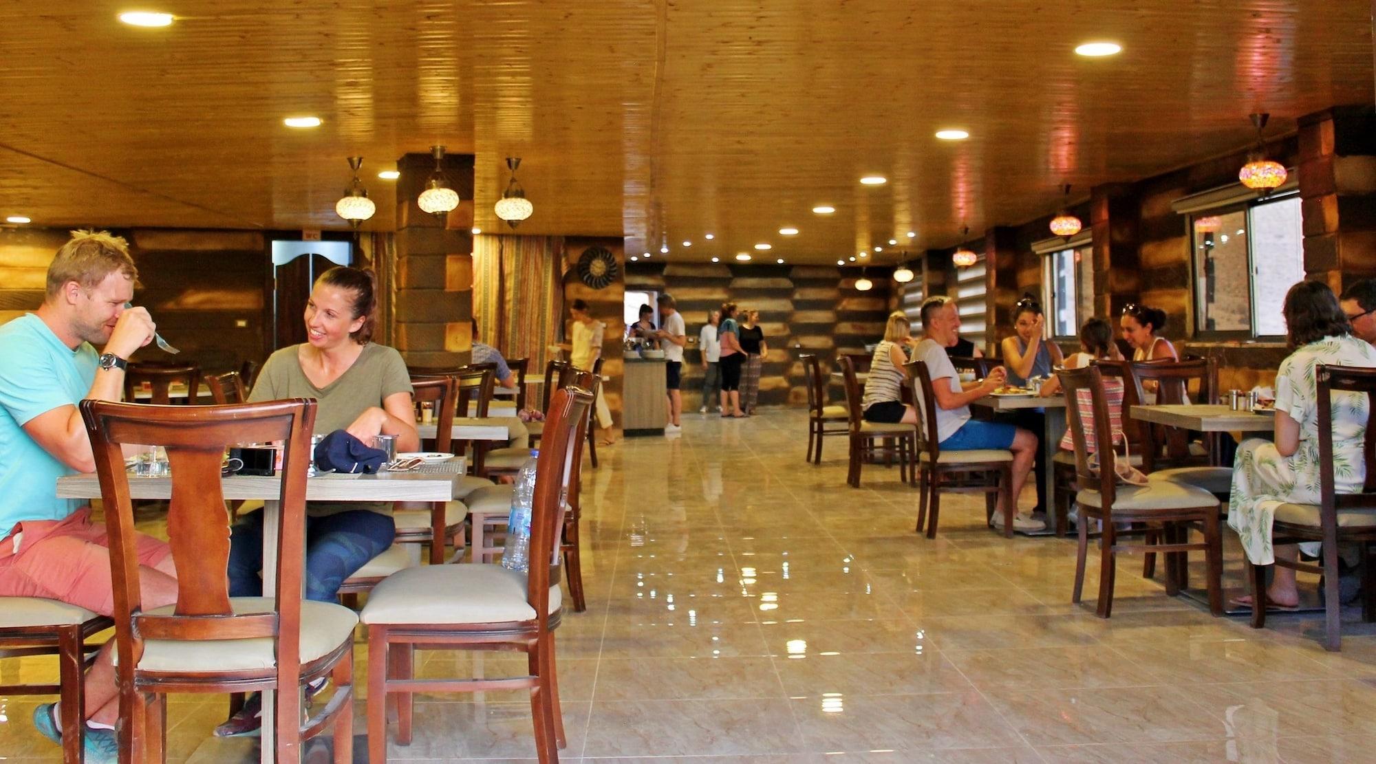 Restaurant Seven Wonders Luxury Camp