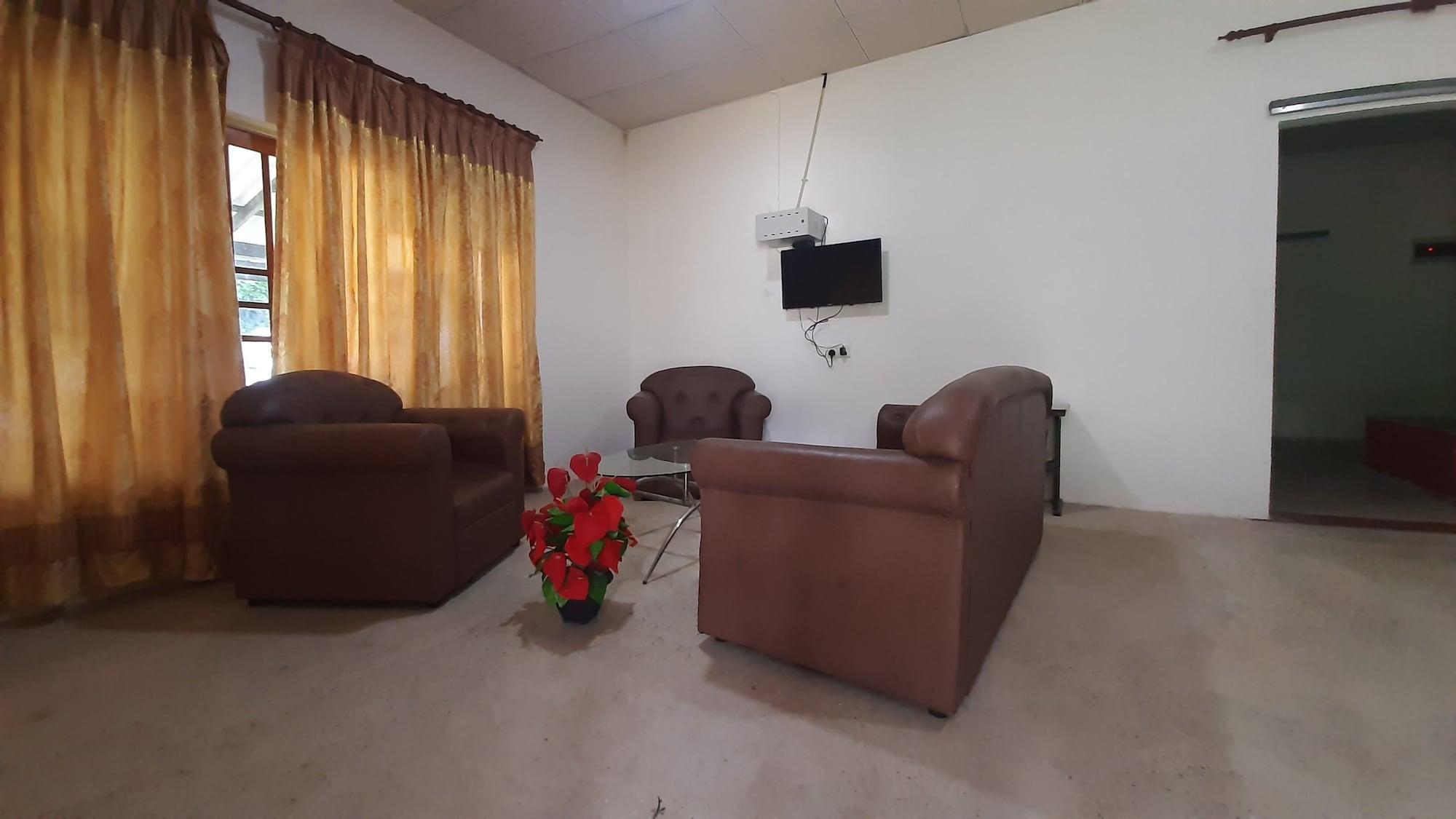 Varios Yala Treetop Lake