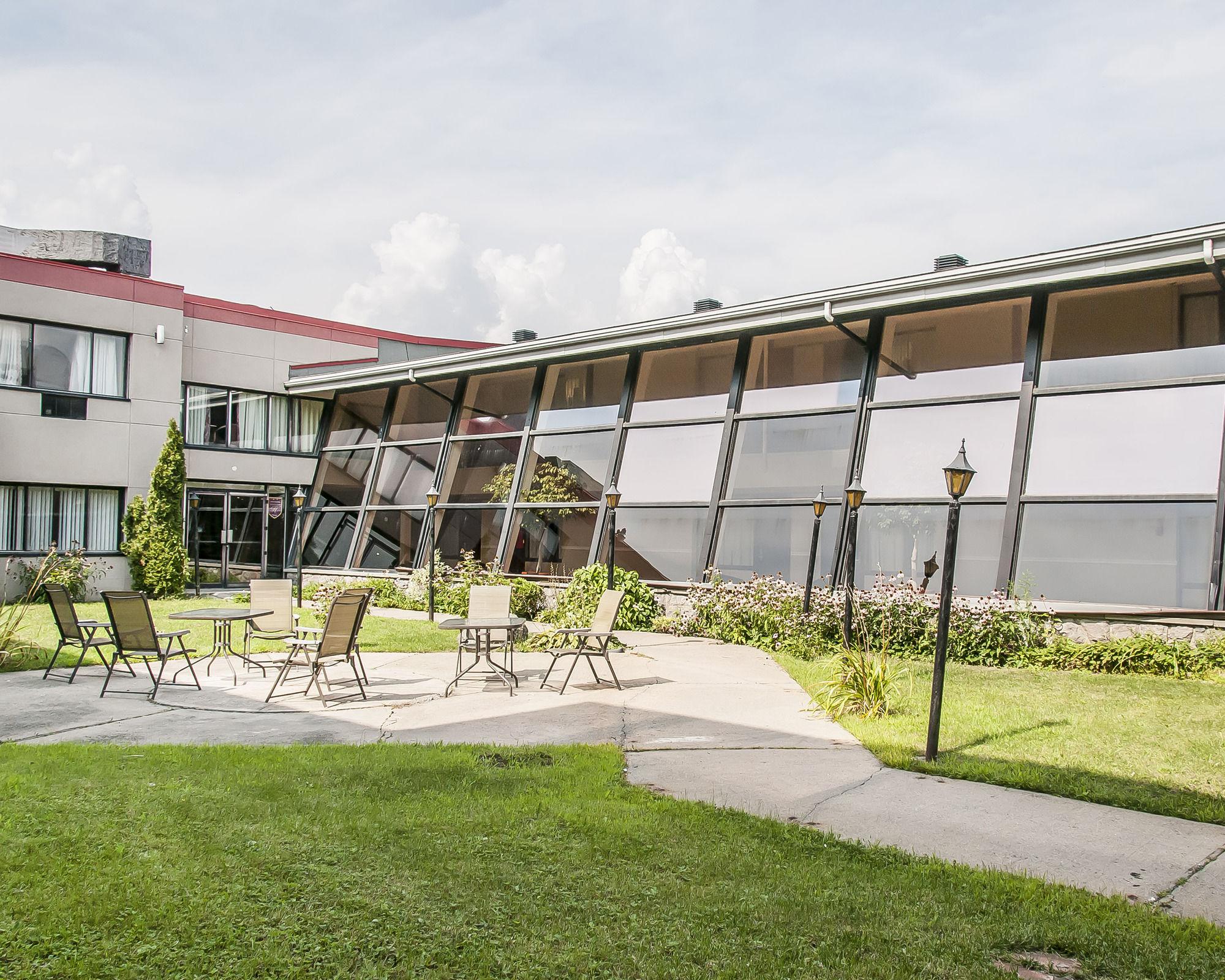 Vista Exterior Econo Lodge Aeroport