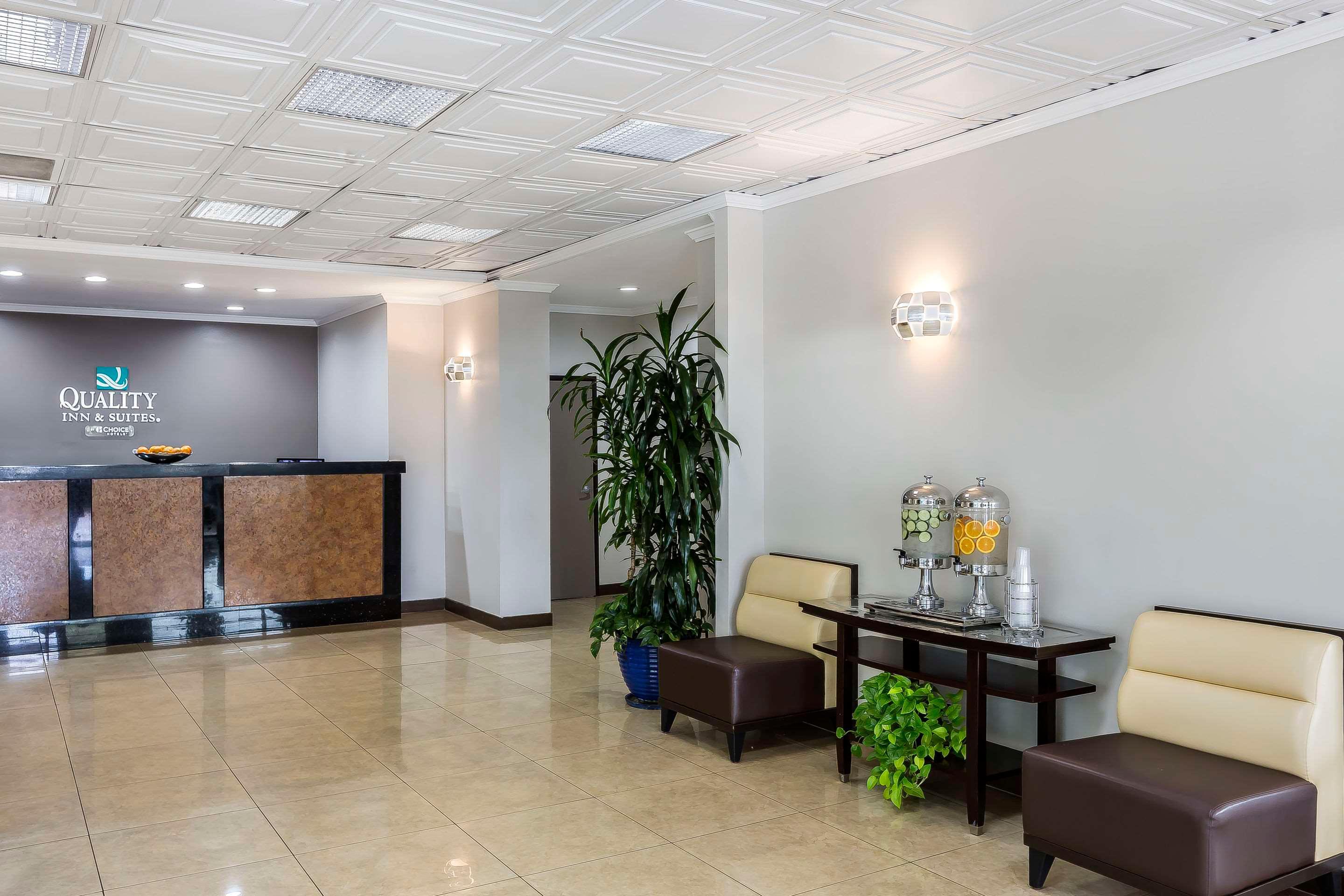 Vista Lobby Quality Inn & Suites Los Angeles Airport - LAX