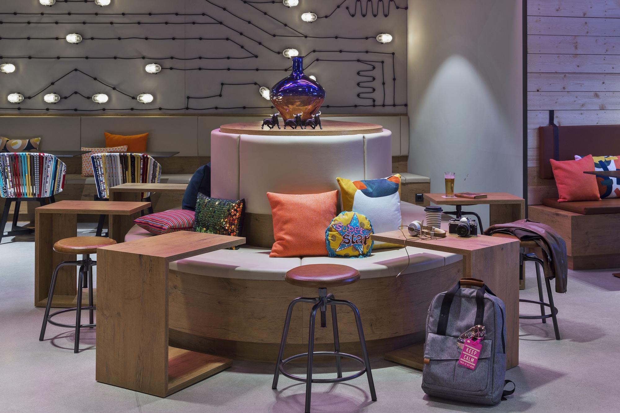 Vista Lobby Moxy Frankfurt City Center