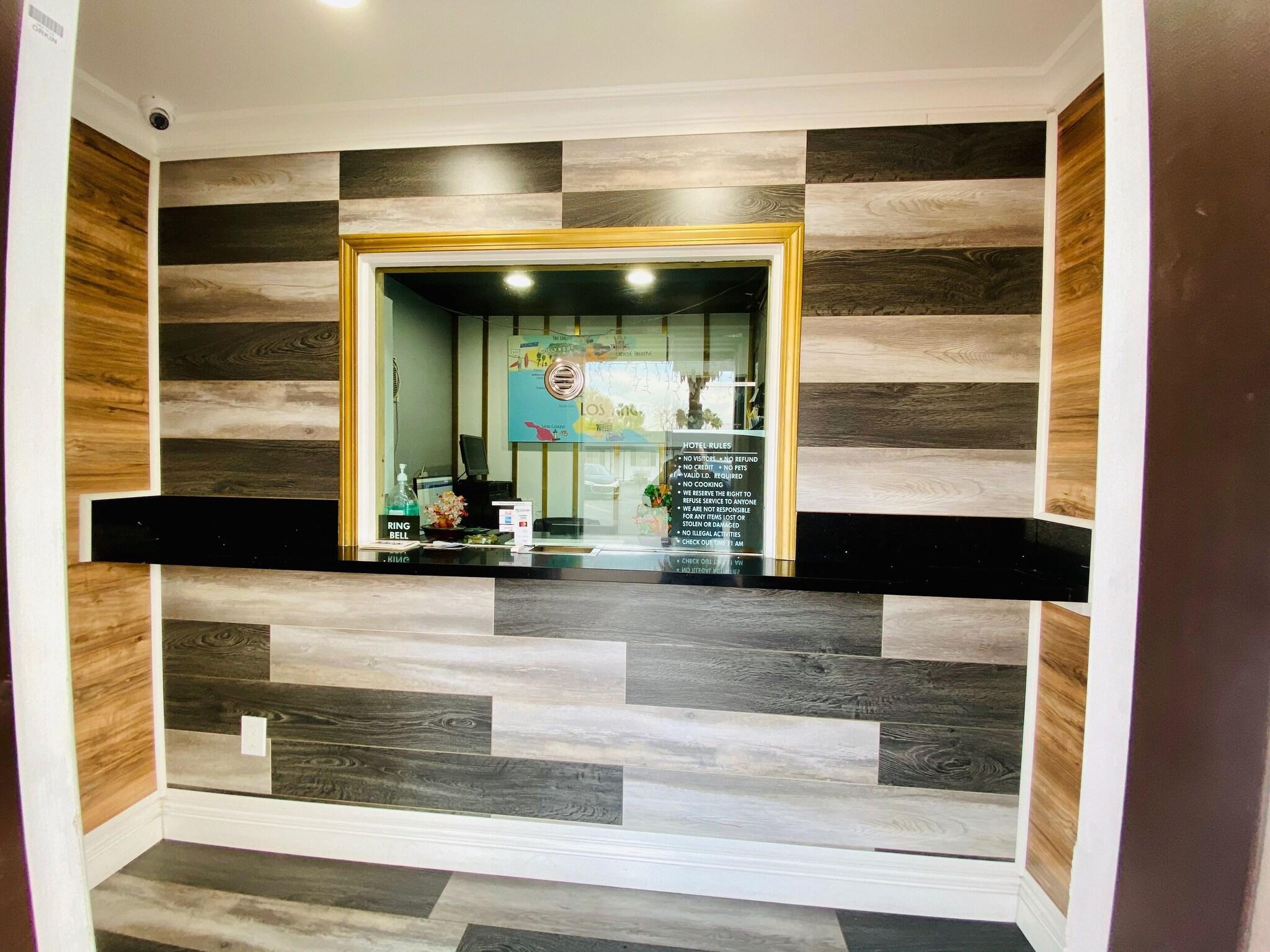 Vista Lobby Casa Blanca Inn & Suites