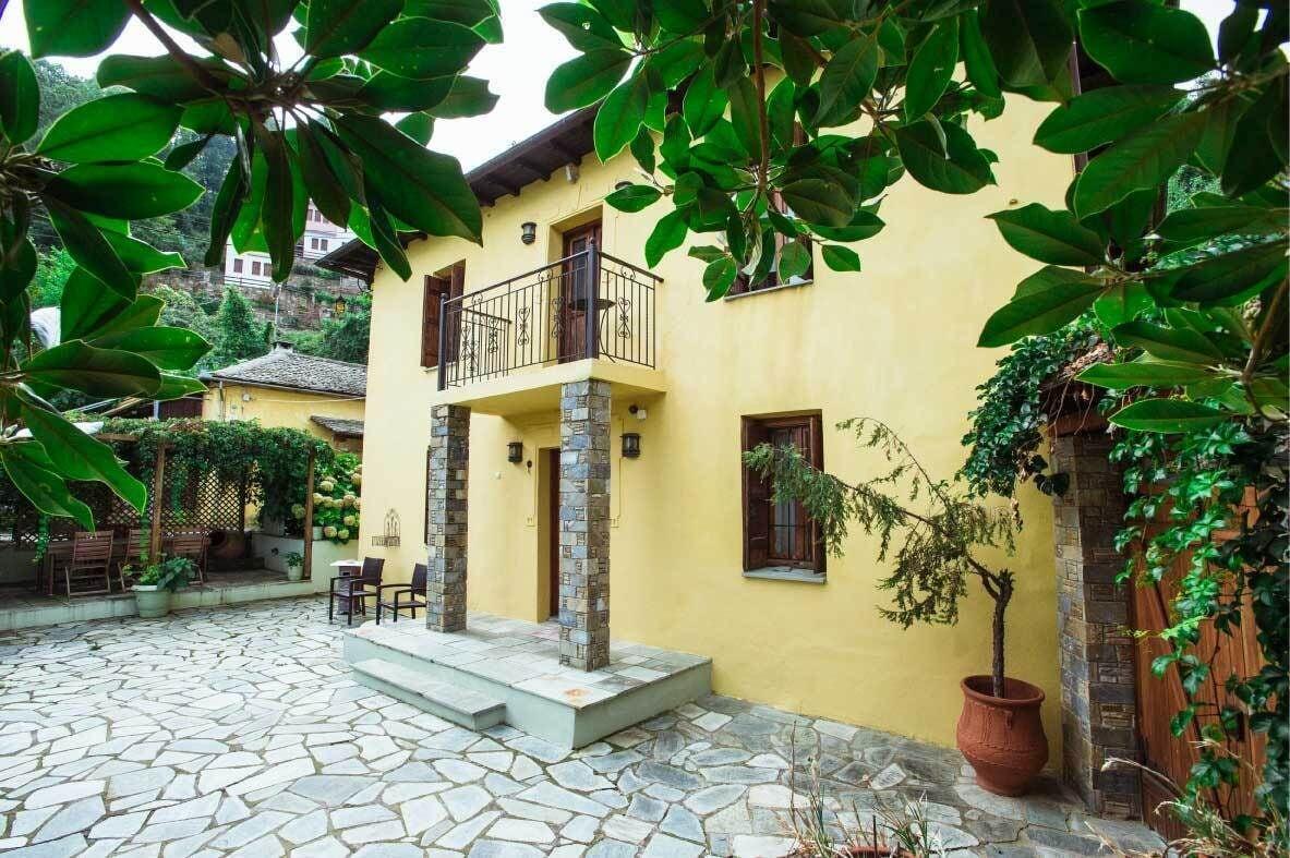 Varios Guesthouse Ellis