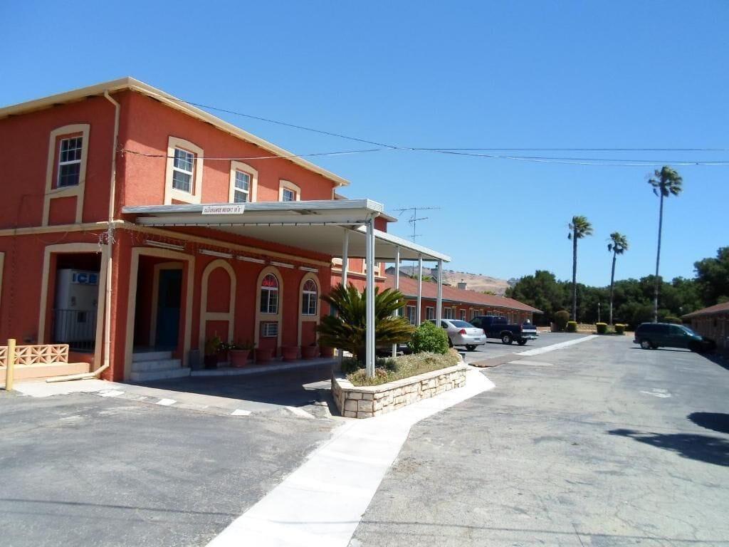 Vista Exterior Budget inn