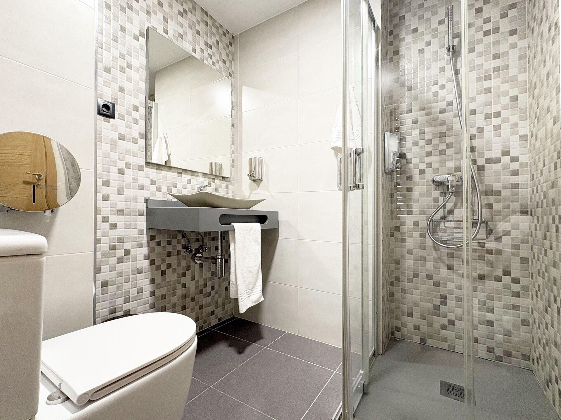 Varios Berceo Rooms Self Check-in