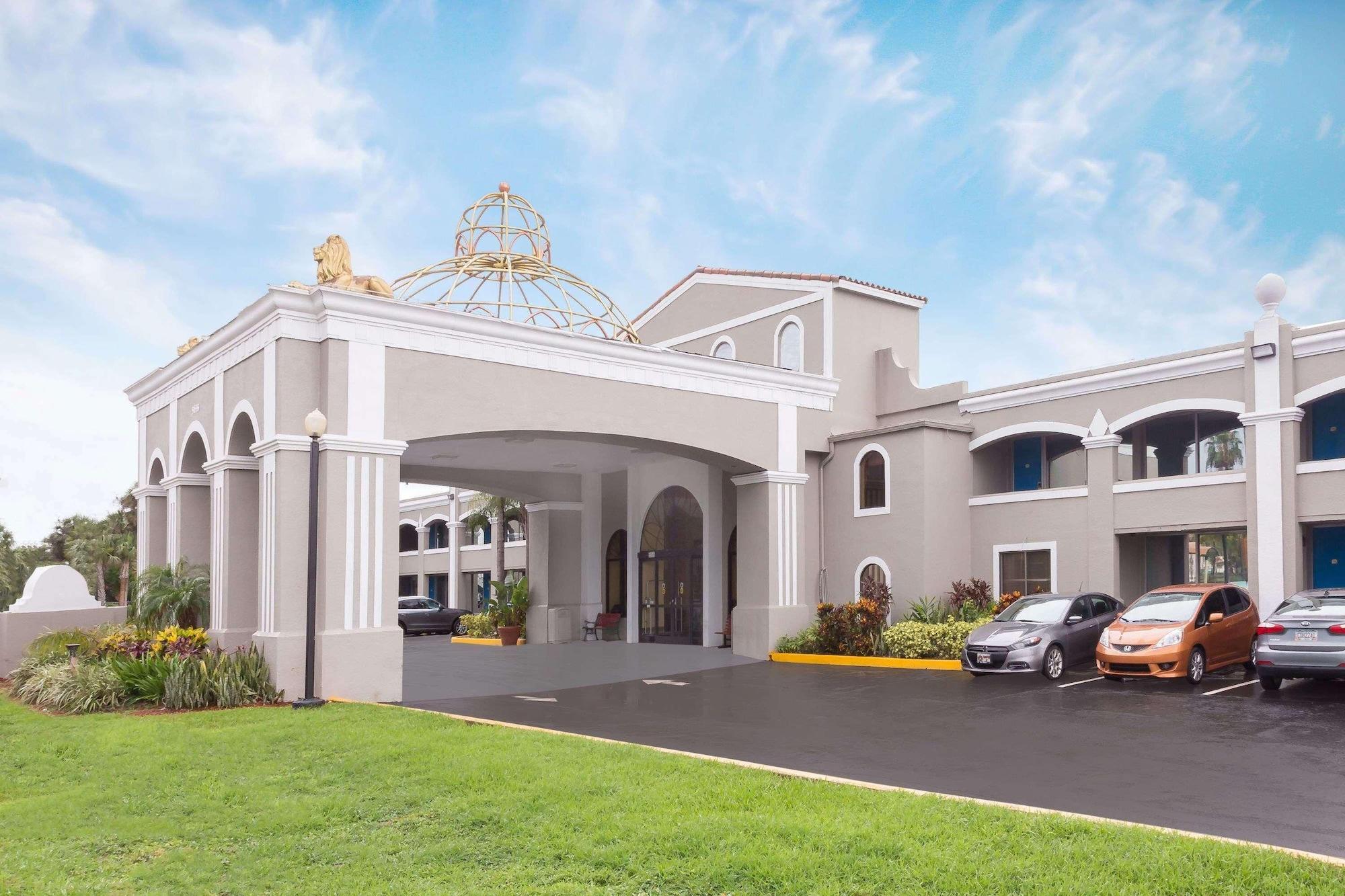 Vista Exterior Howard Johnson by Wyndham Orlando/International Drive