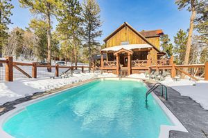 Alquiler Vacacional - 5 Mi to Terry Peak: Spacious Lead Cabin w/ Hot Tub