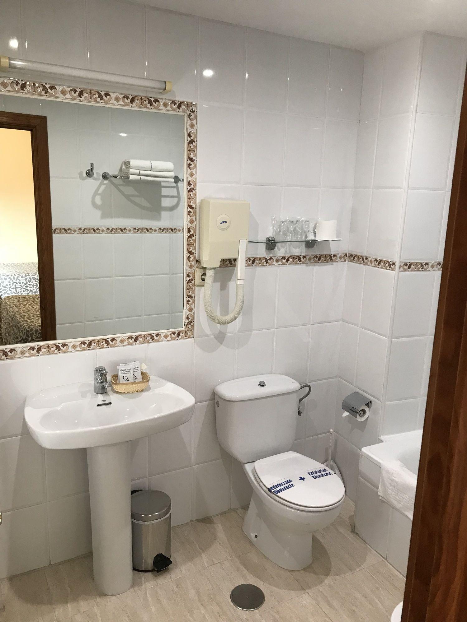 Equipamiento de Habitación Hostal Santo Tomé