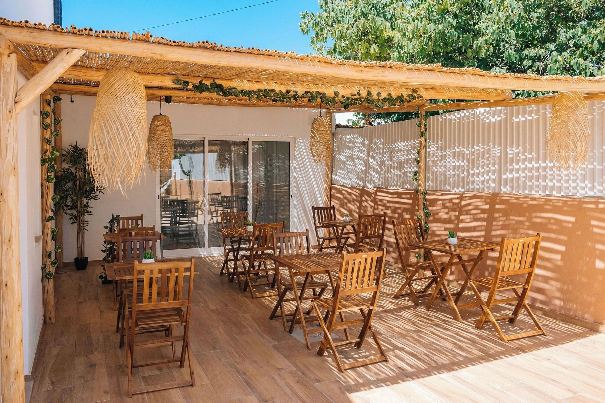 Vista Exterior Coral Botique Suites