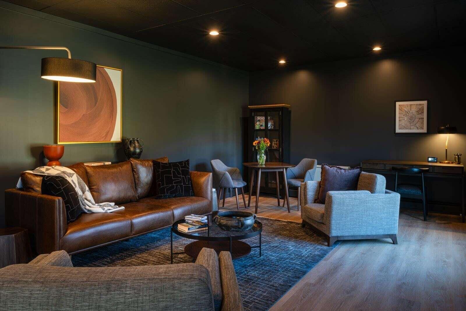 Vista Lobby Trailhead by Weekender