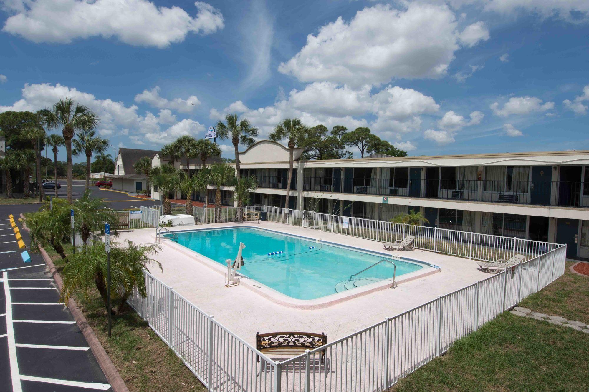 Bayside Inn Pinellas Park - Clearwater en St. Petersburg | BestDay.com
