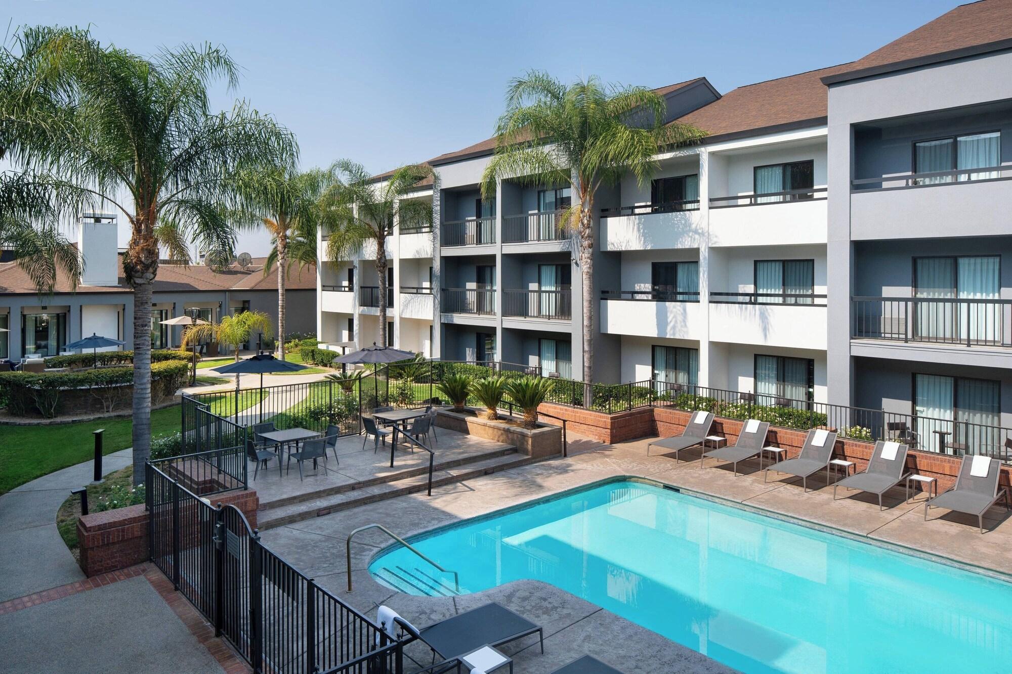 Vista Piscina Courtyard by Marriott Fresno