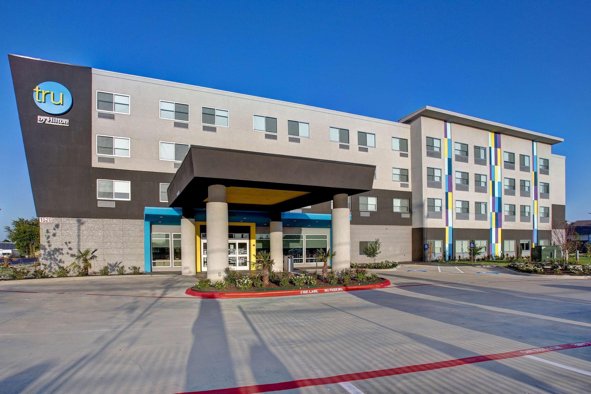 Varios Tru by Hilton Grand Prairie