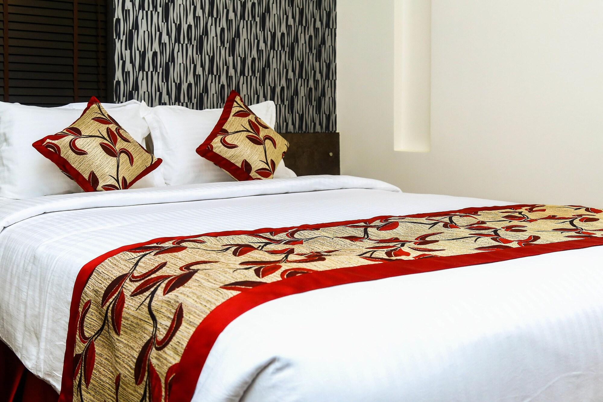 Varios The Spin Hotel