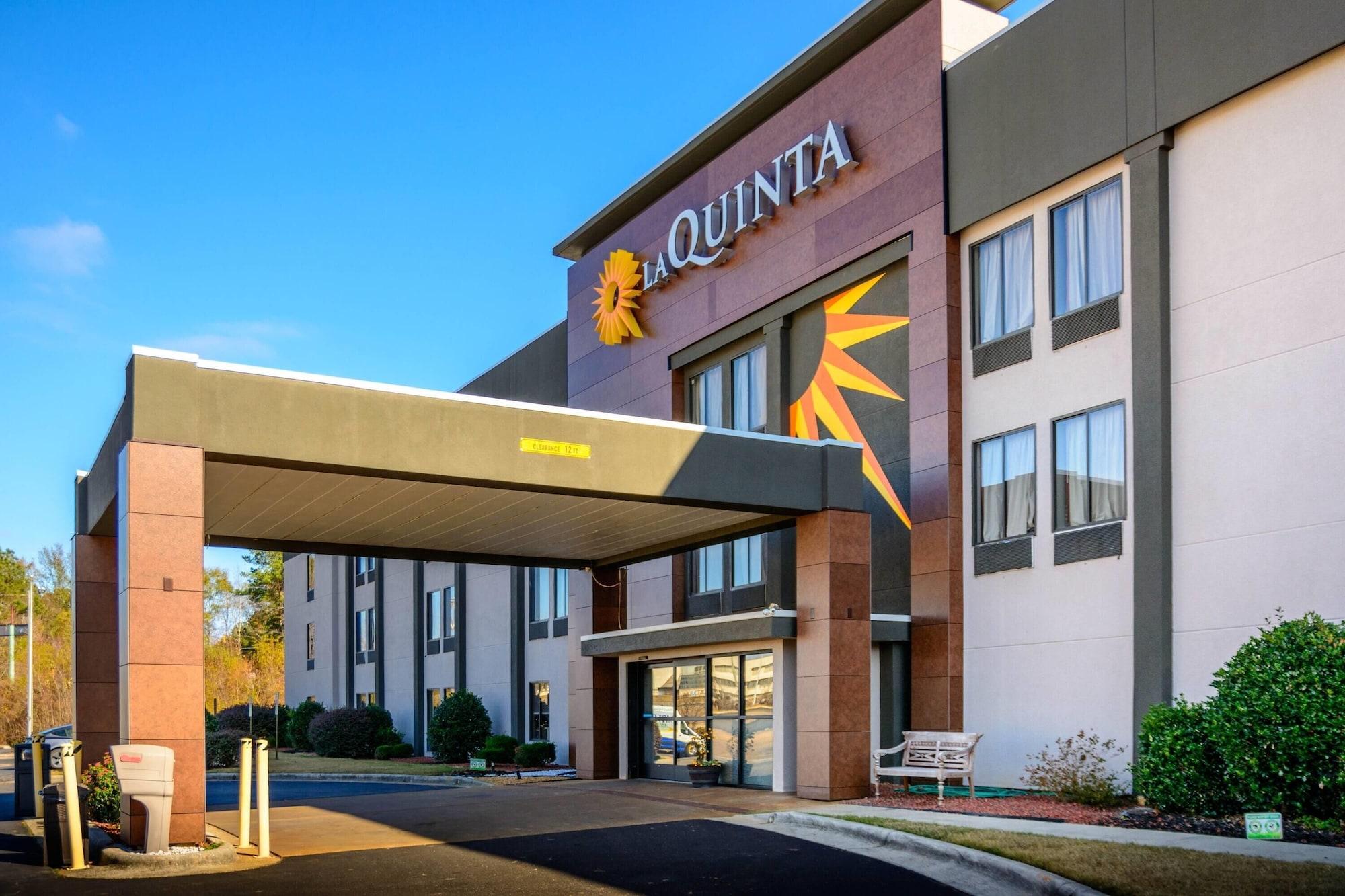 Vista Exterior La Quinta Inn & Suites by Wyndham Fayetteville I-95