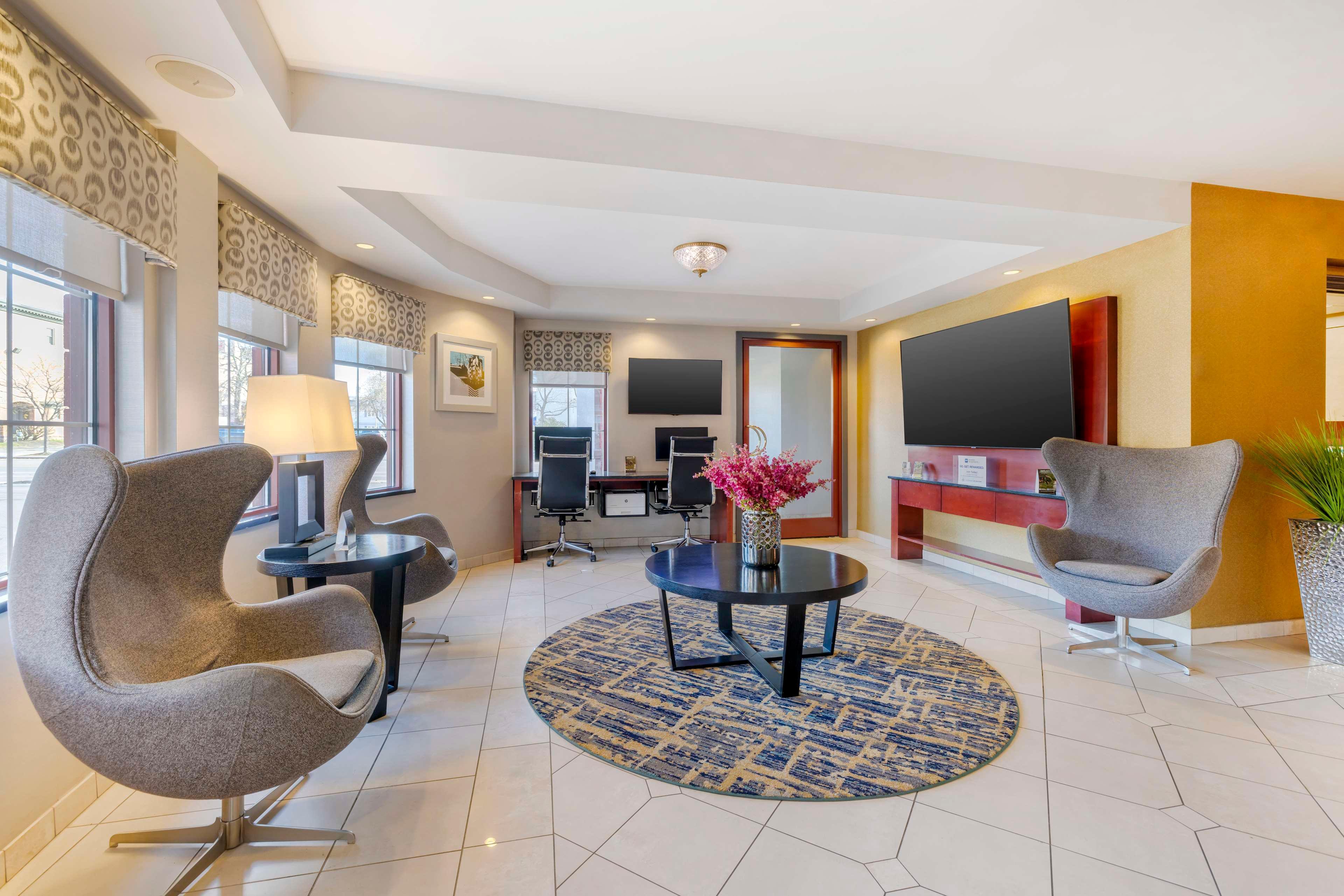 Vista Lobby Best Western on the Avenue