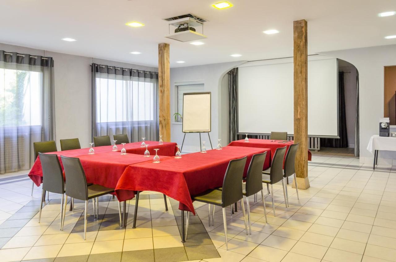 Centro de Negocios Logis Hotel Le Pont Bernet