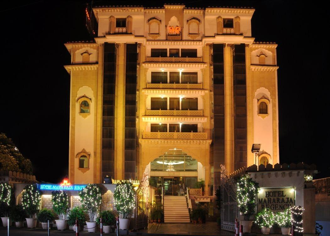 Vista Exterior Maharaja Regency