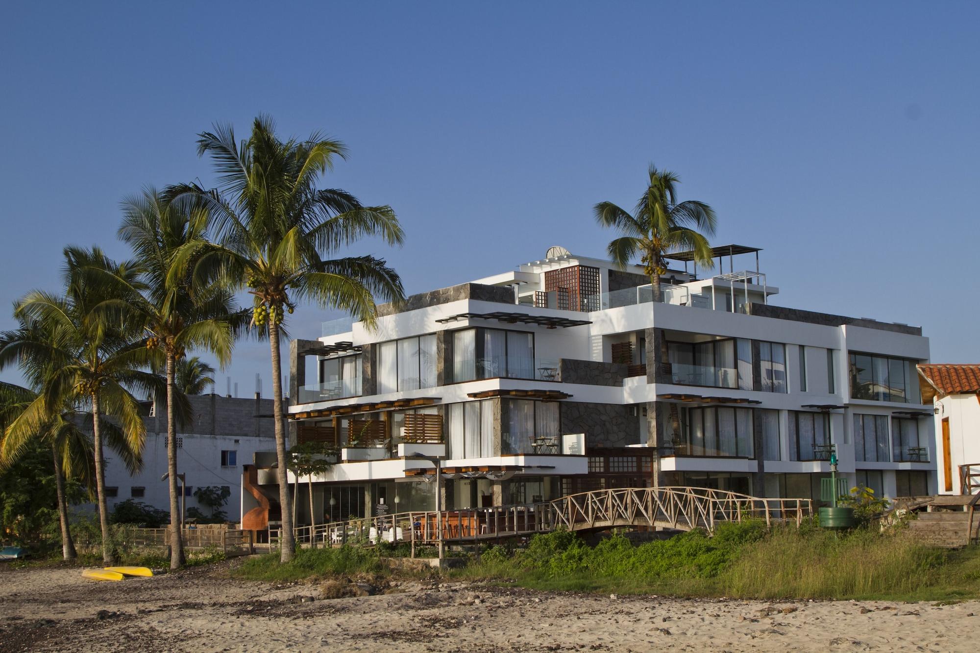 Vista Exterior Golden Bay Galapagos