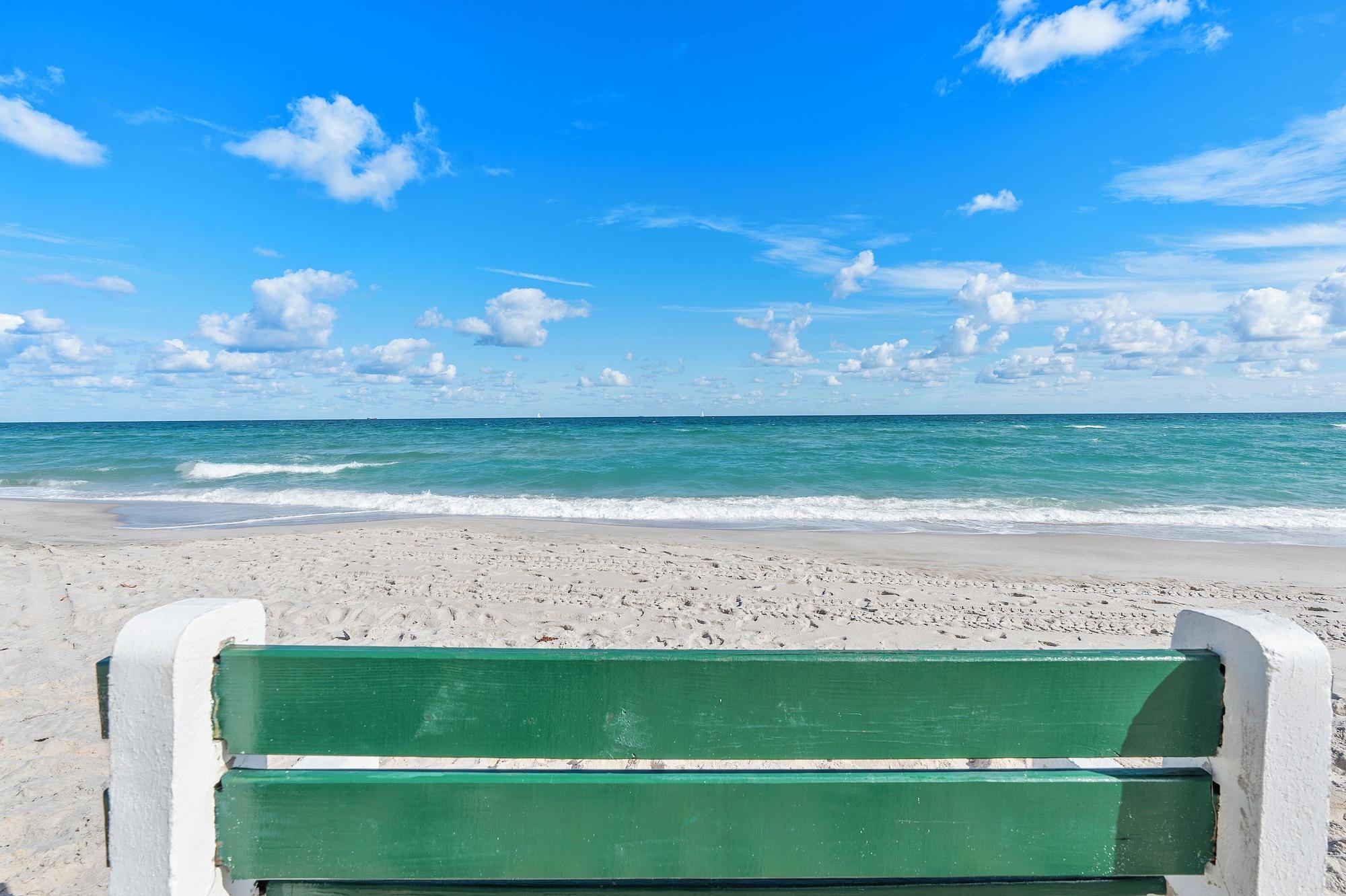 Vista Exterior Walnut By The Sea