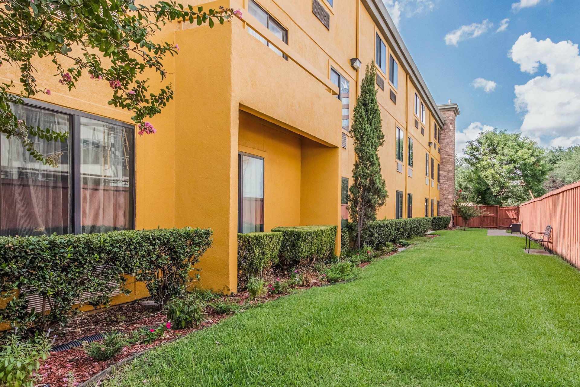 Vista Exterior Comfort Inn Dallas Park Central