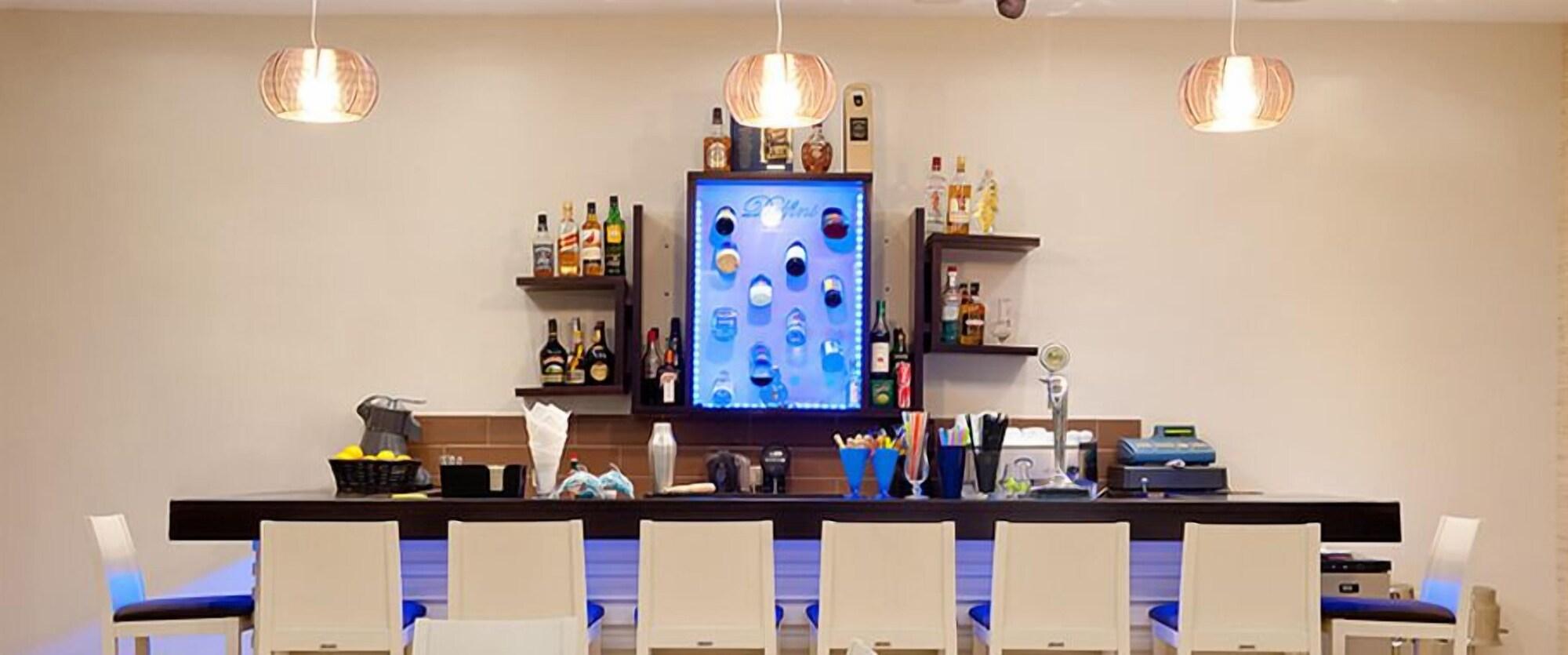 Bar/Salón Delfini Beach Hotel