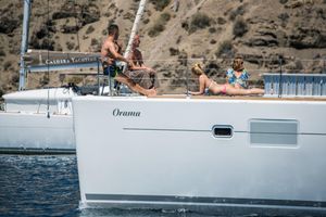 Actividad - Catamarán Caldera Gold tour con comida:playas roja y blanca,aguas termales y Therasia-Grupo reducido