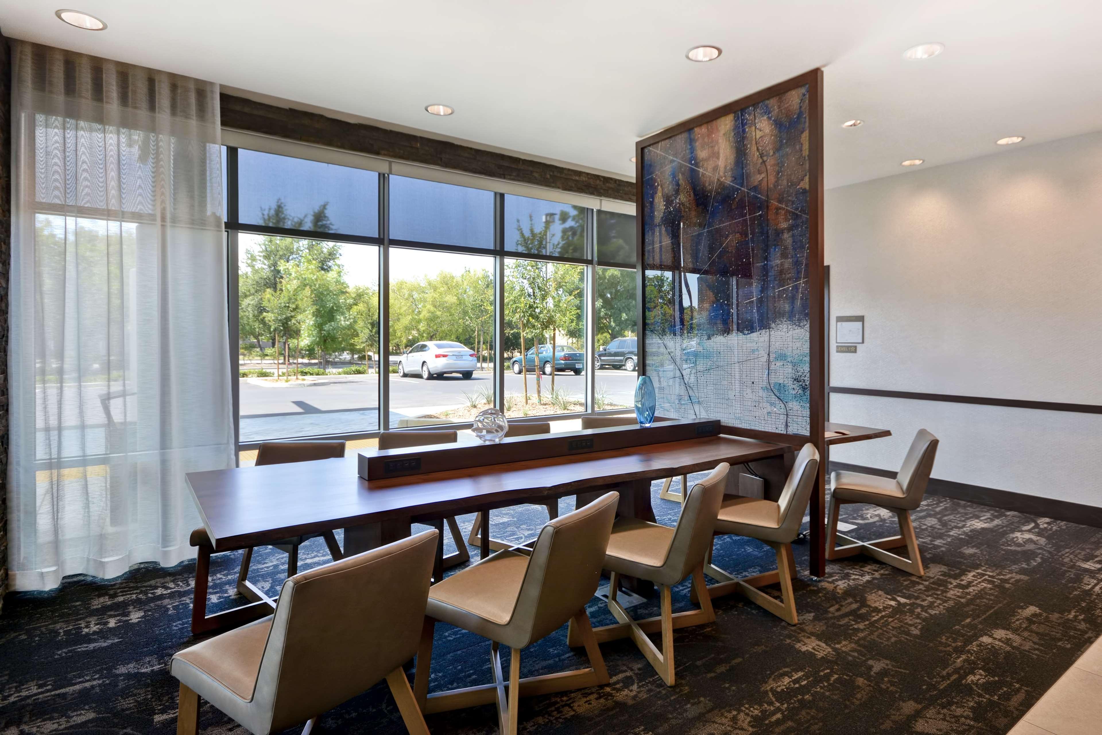 Vista Lobby Hyatt Place Fresno