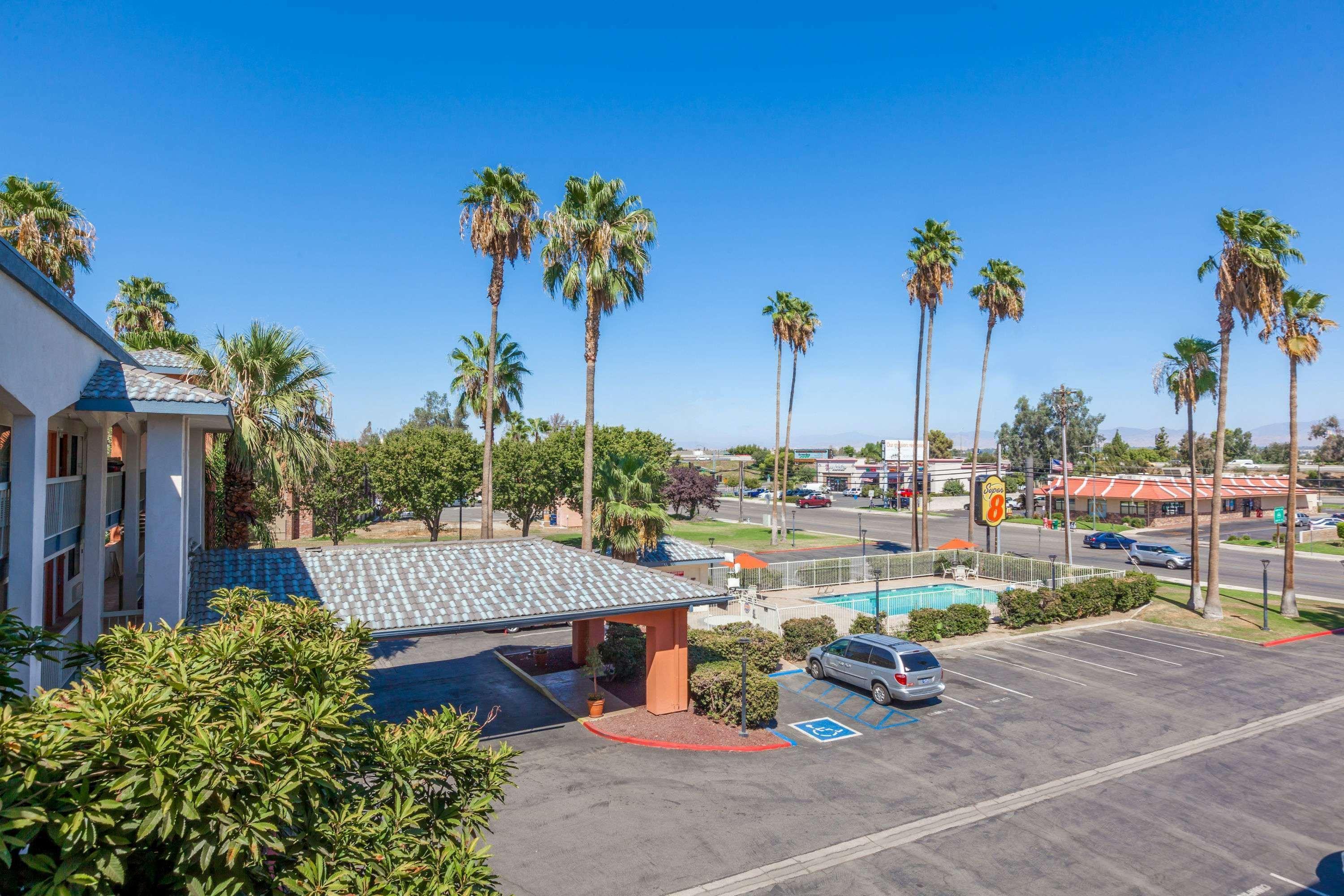 Varios Super 8 by Wyndham Bakersfield/Central