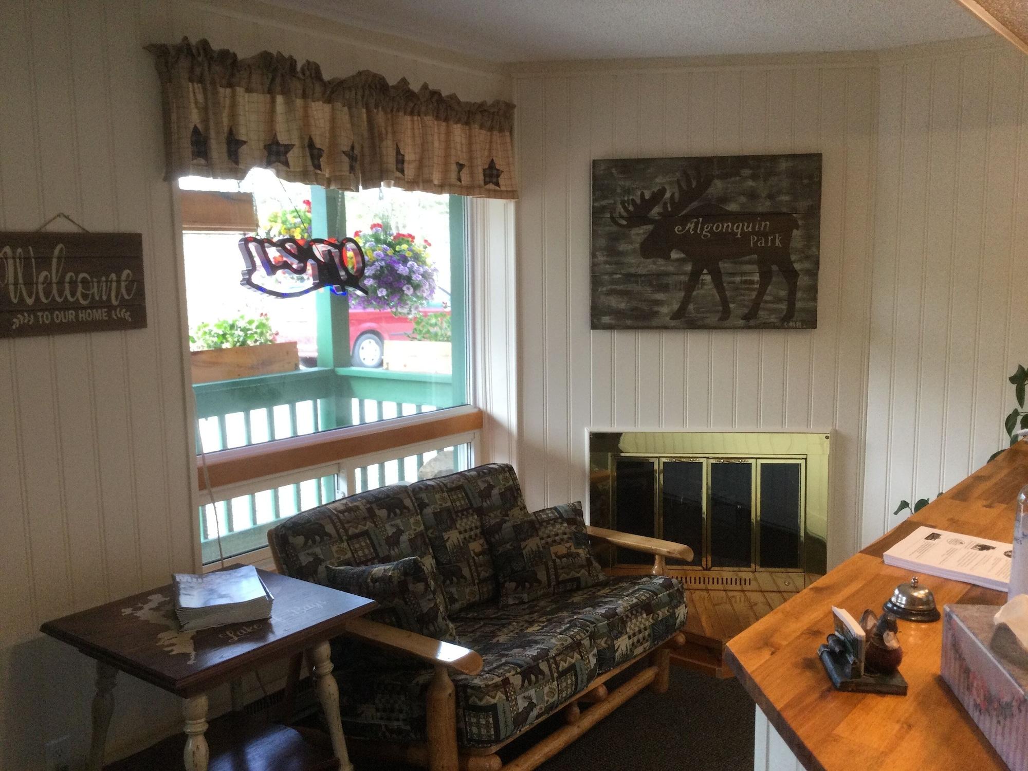 Vista Lobby Dwight Village Motel