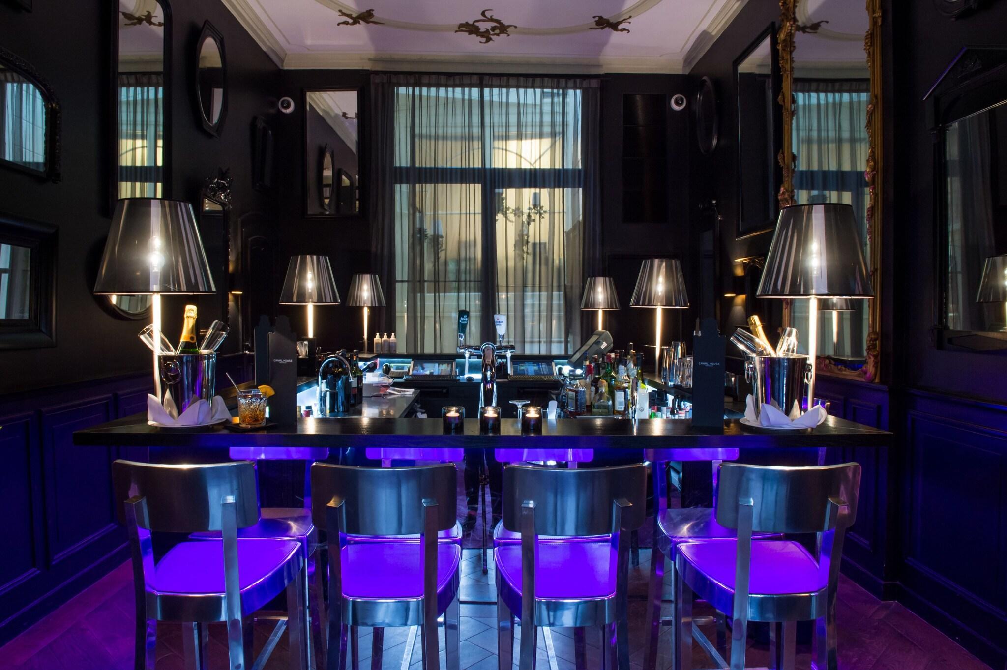 Bar/Salón Canal House