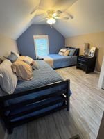 Alquiler Vacacional - Fall fun! Fall foliage, hiking, hunting, fishing galore. Game room and hot tub!