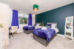 Alquiler Vacacional - 6 Bedroom house - 10 Beds - Motorway, Free Parking