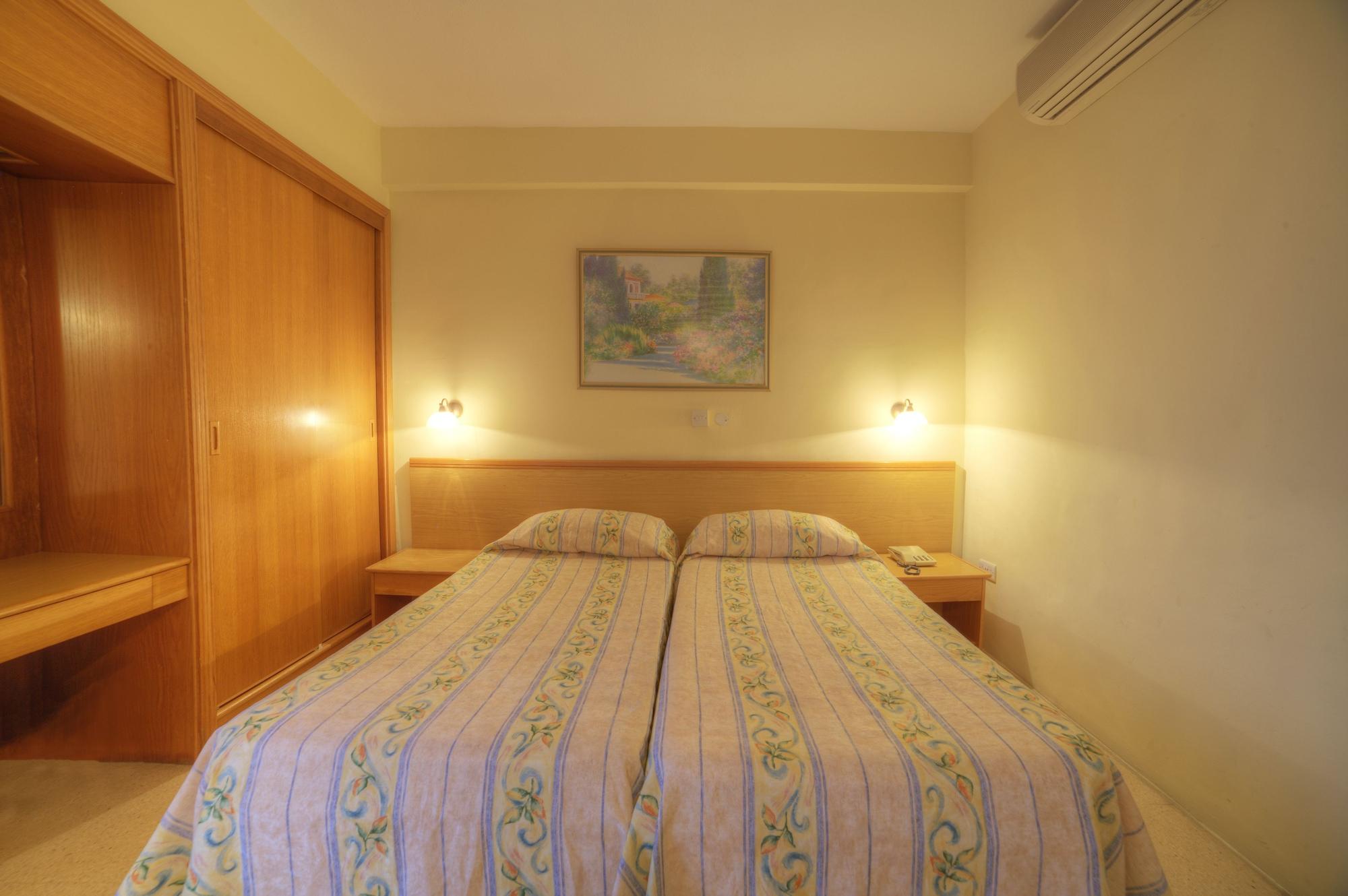 Habitación Ambassador Hotel