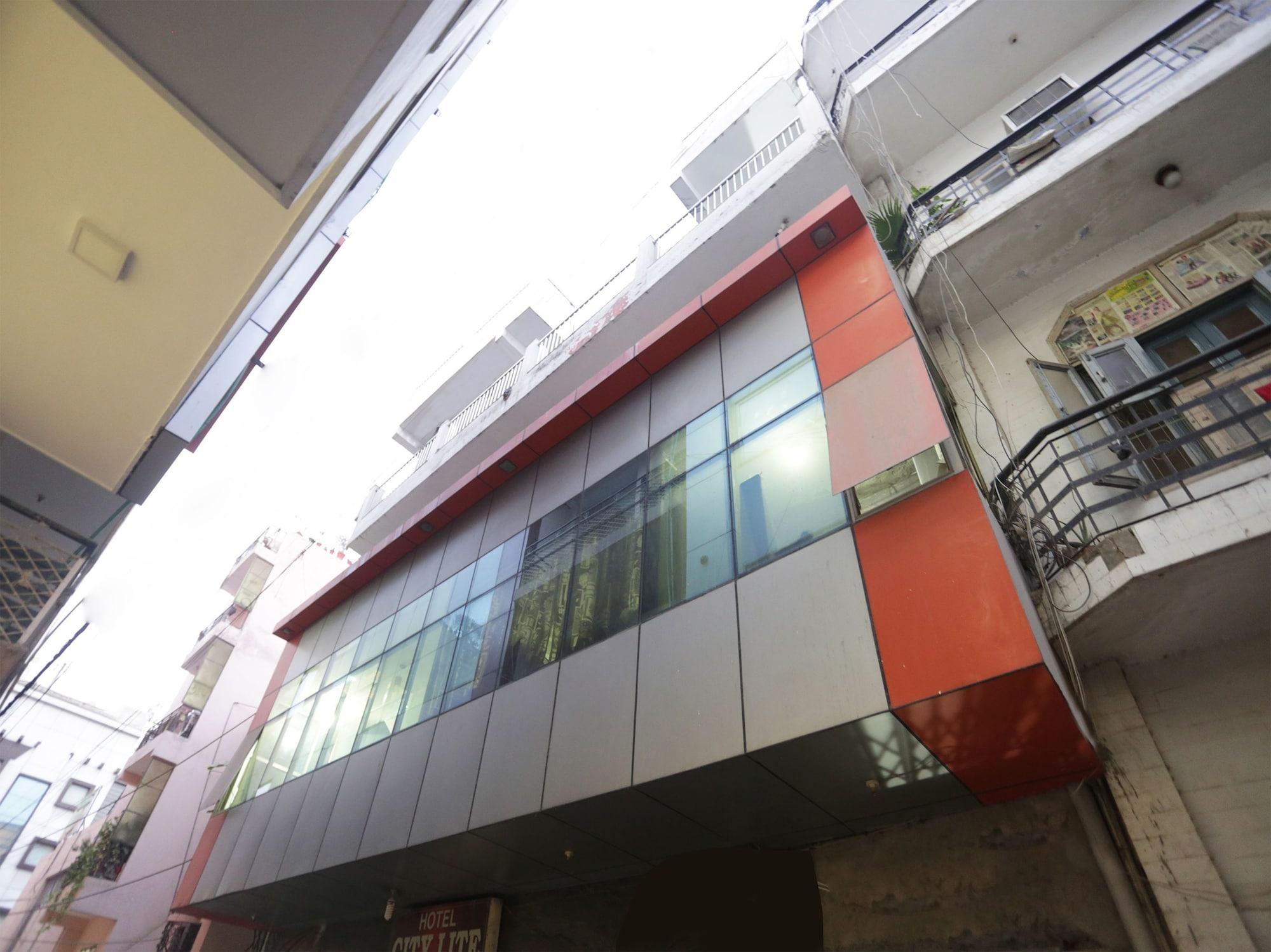 Vista Exterior OYO 12868 Hotel City Lite